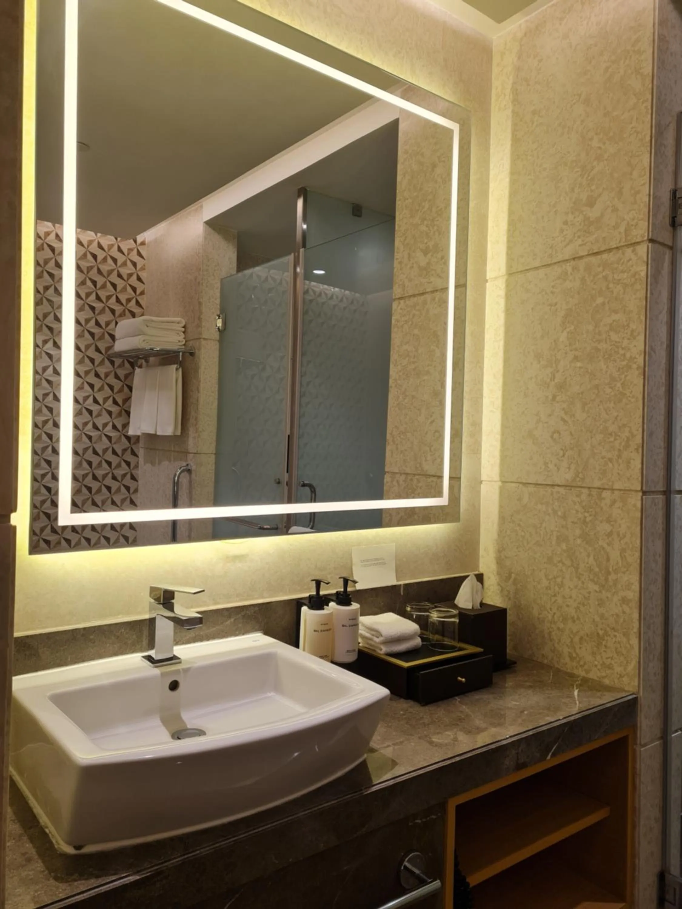 Classic Room (Enjoy 15% off on Food and Soft beverages, 15% off on Spa, 15% Off on Laundry, Early check-ins and Late check-outs subject to the availability) in InterContinental Jaipur Tonk Road by IHG