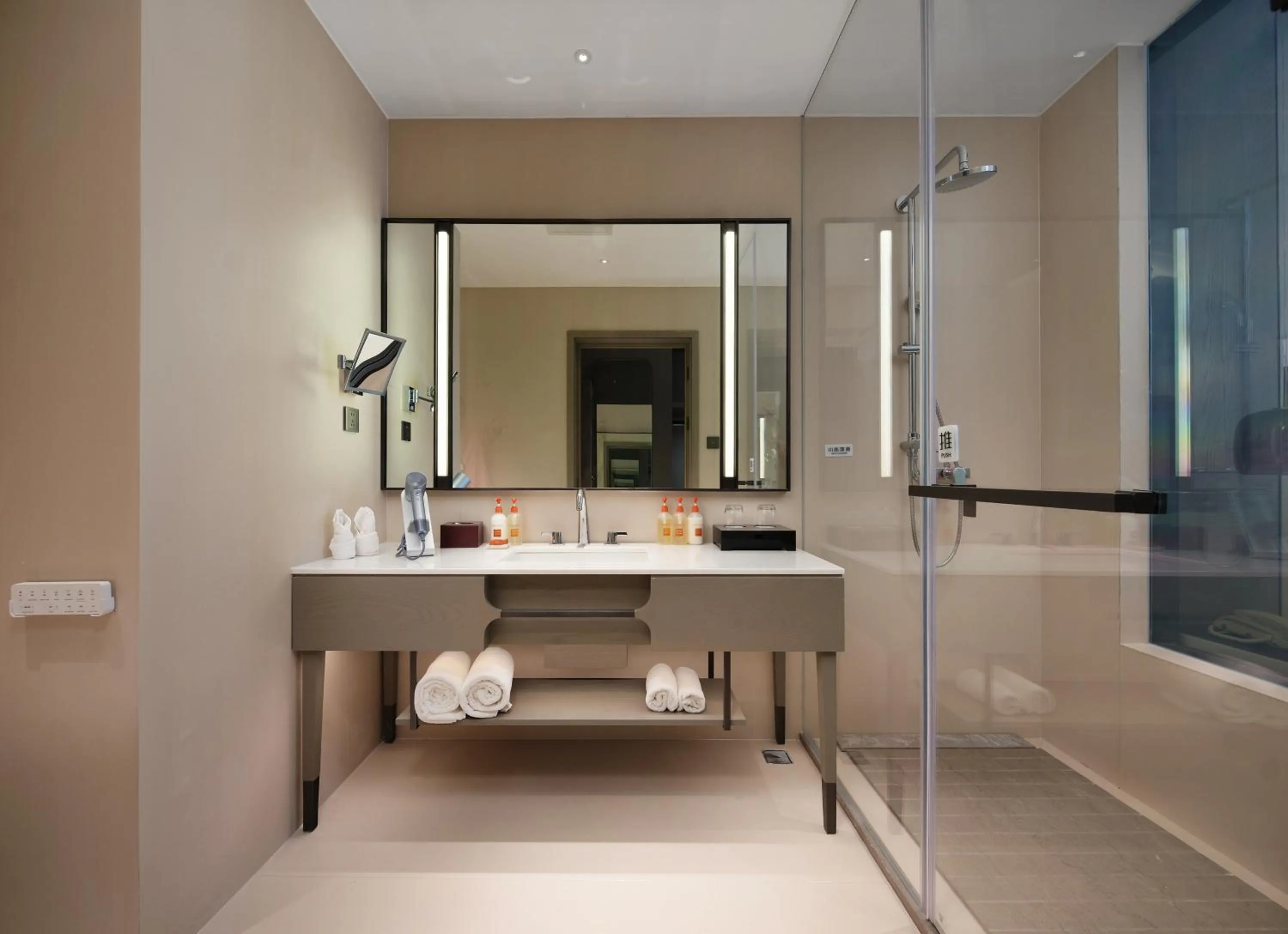 Standard King Room in Crowne Plaza Dujiangyan by IHG