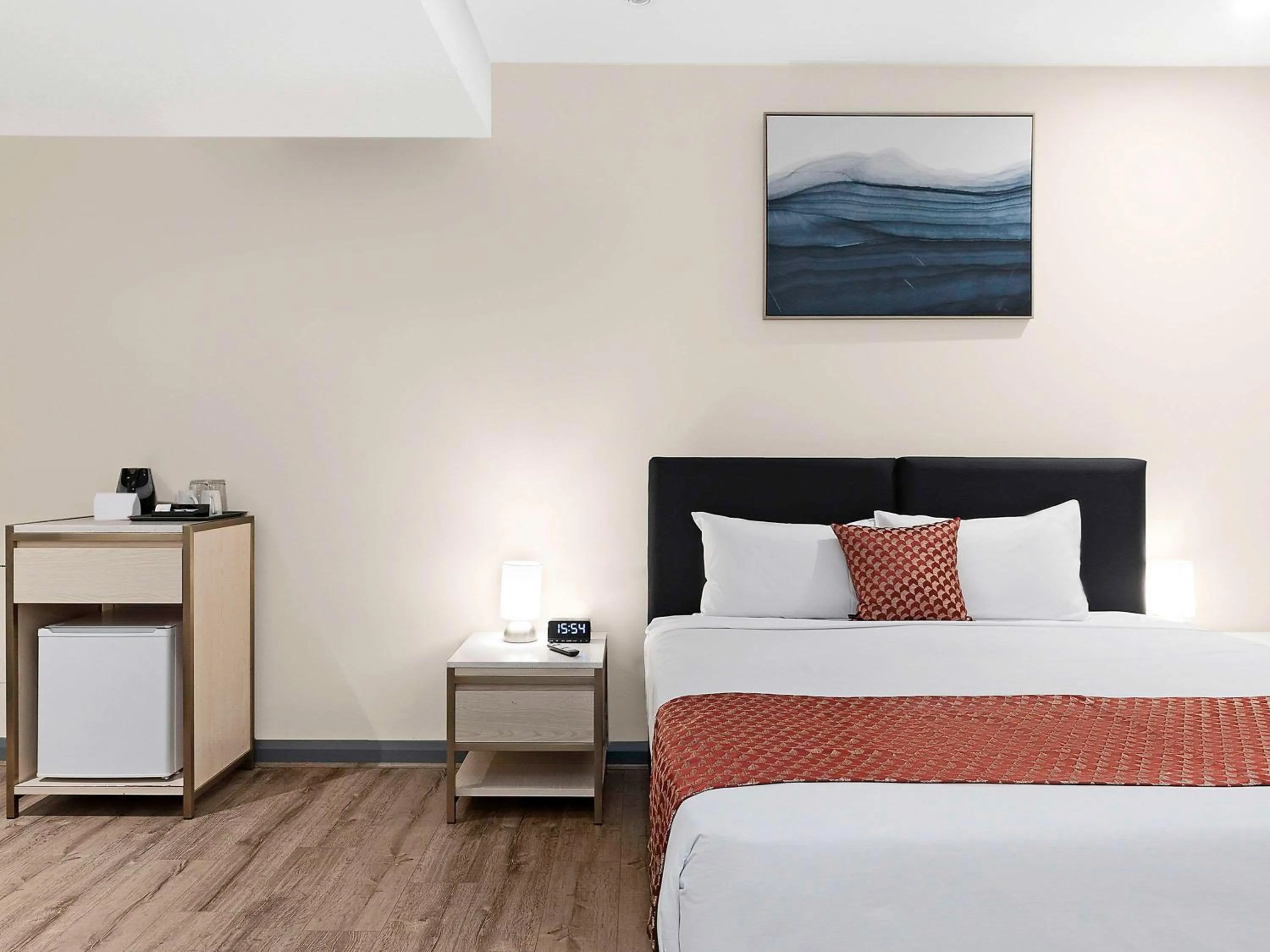 Standard Queen Room with Internal Window in BreakFree on Broadway Sydney, an Accor Hotel