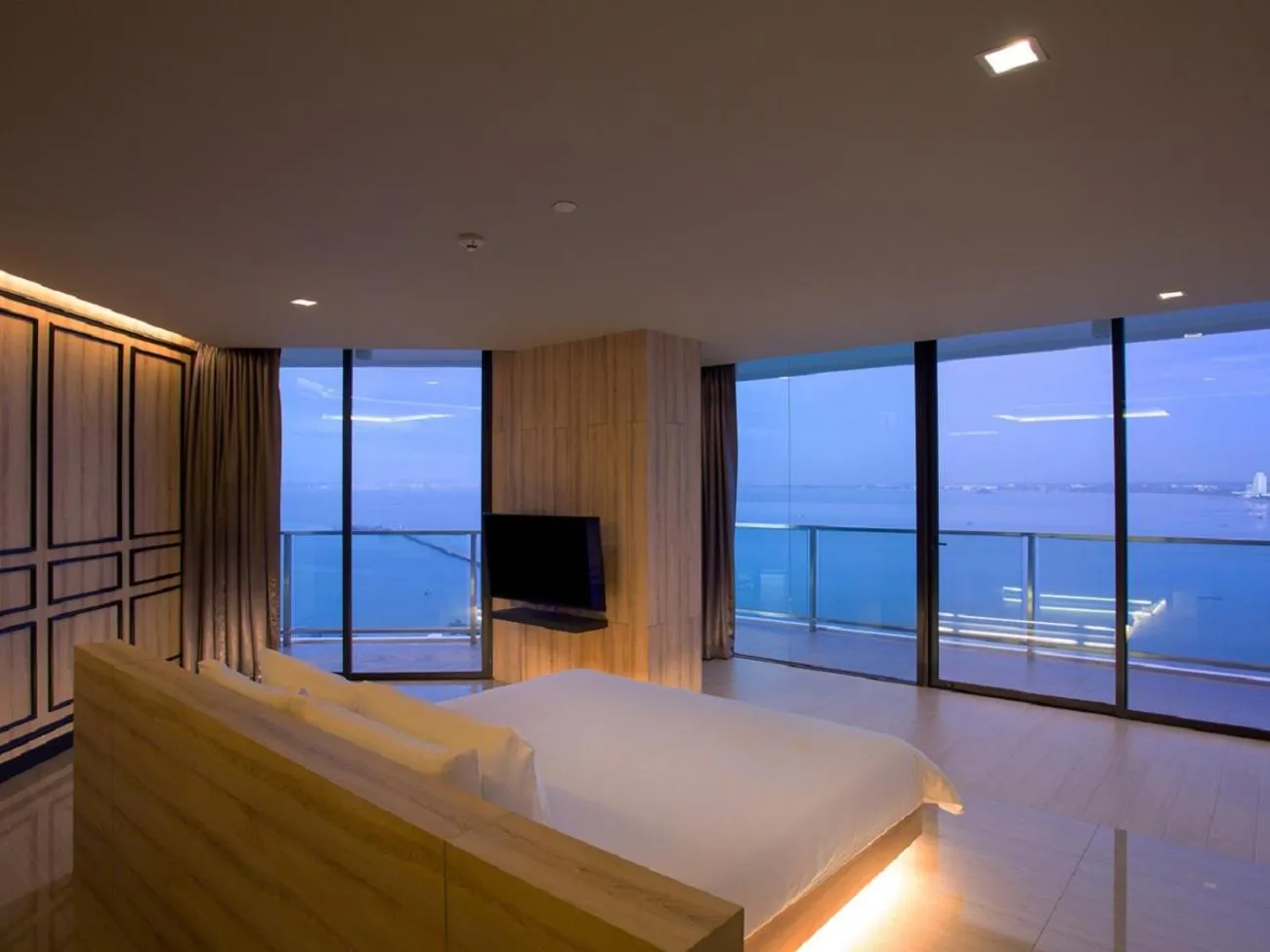 Two-Bedroom Oceanfront Suite in Tsix5 Phenomenal Hotel Pattaya