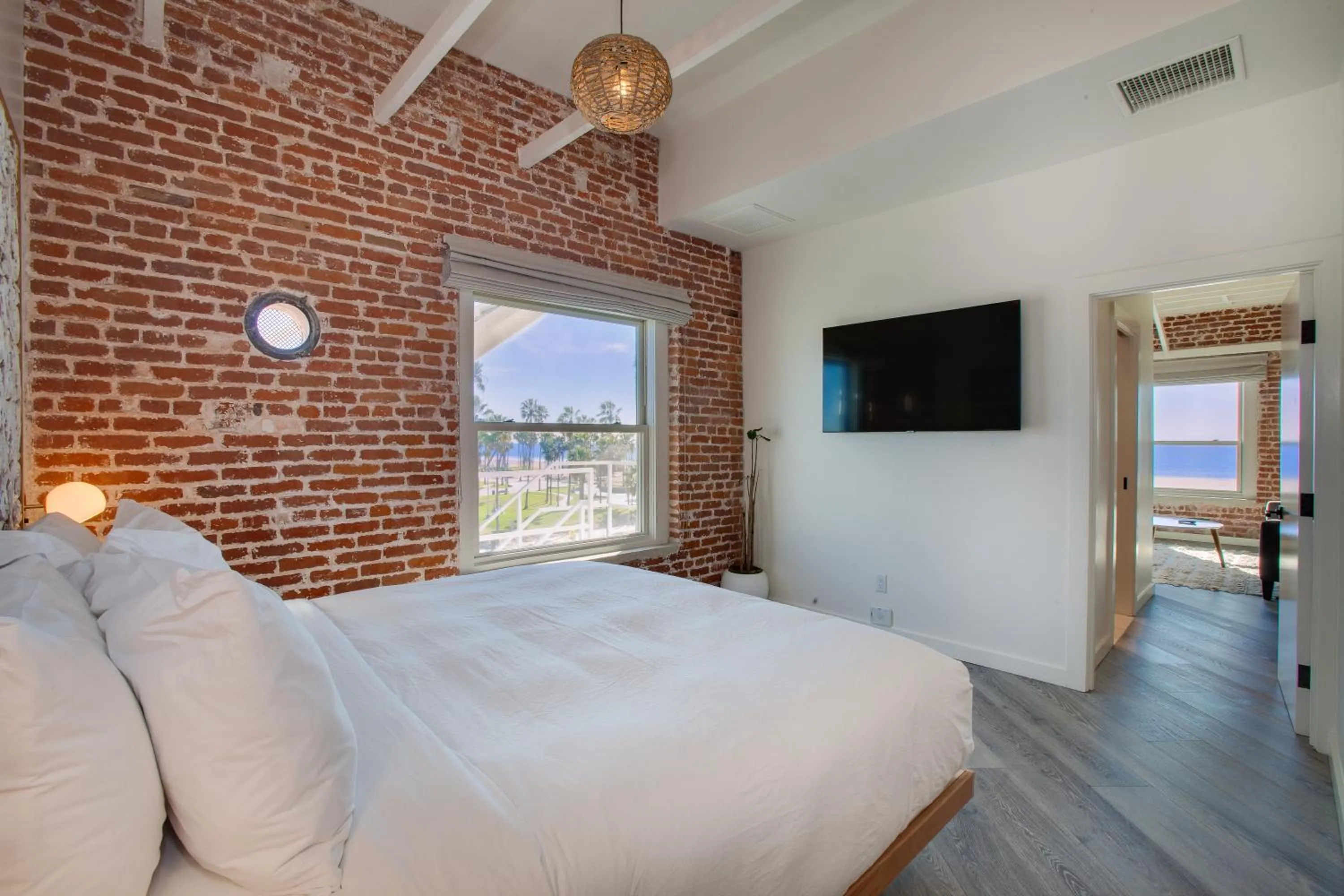 Ocean Front One Bedroom Suite in Venice V Hotel