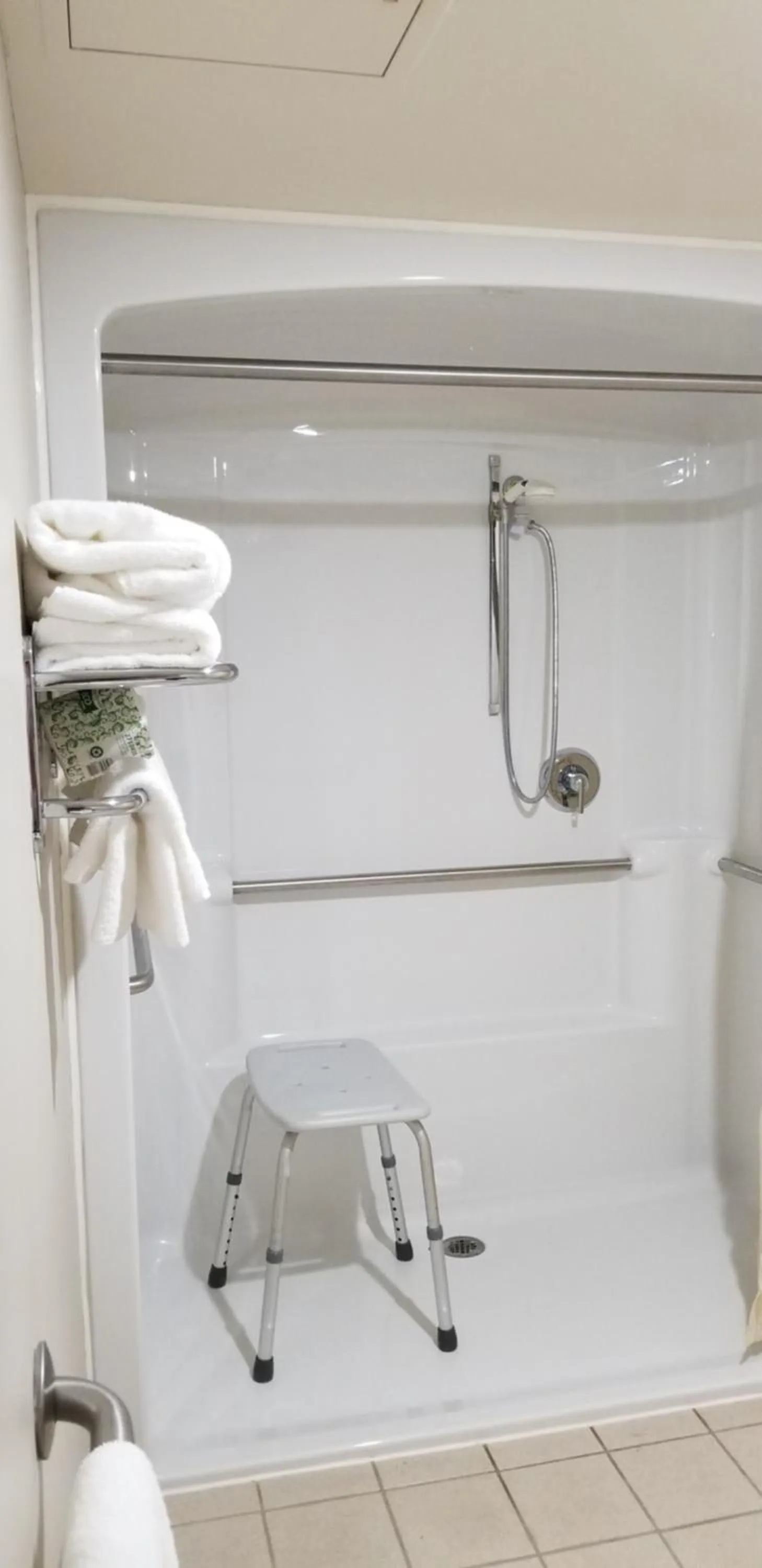 King Room with Roll-in Shower - Disability Access/Non-Smoking in Best Western Beacon Inn