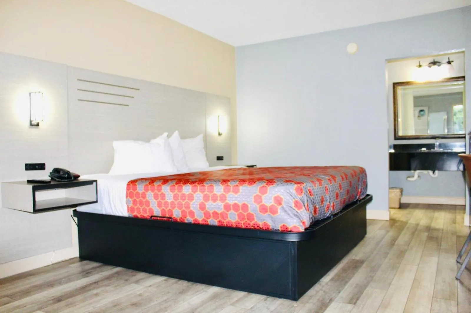 Superior King Suite in Milan inn & Suites