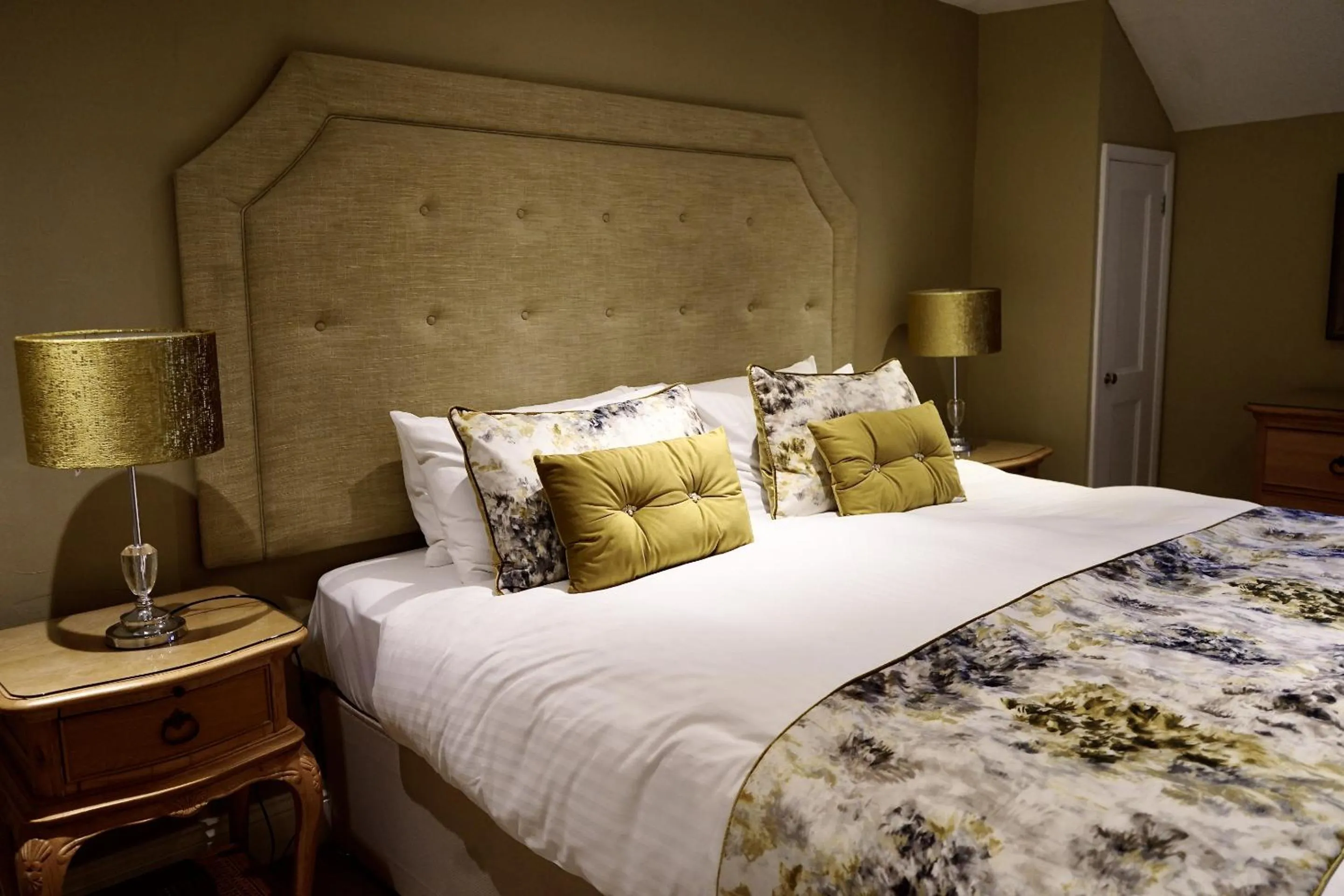 Standard Double Room in The Dragon Willington