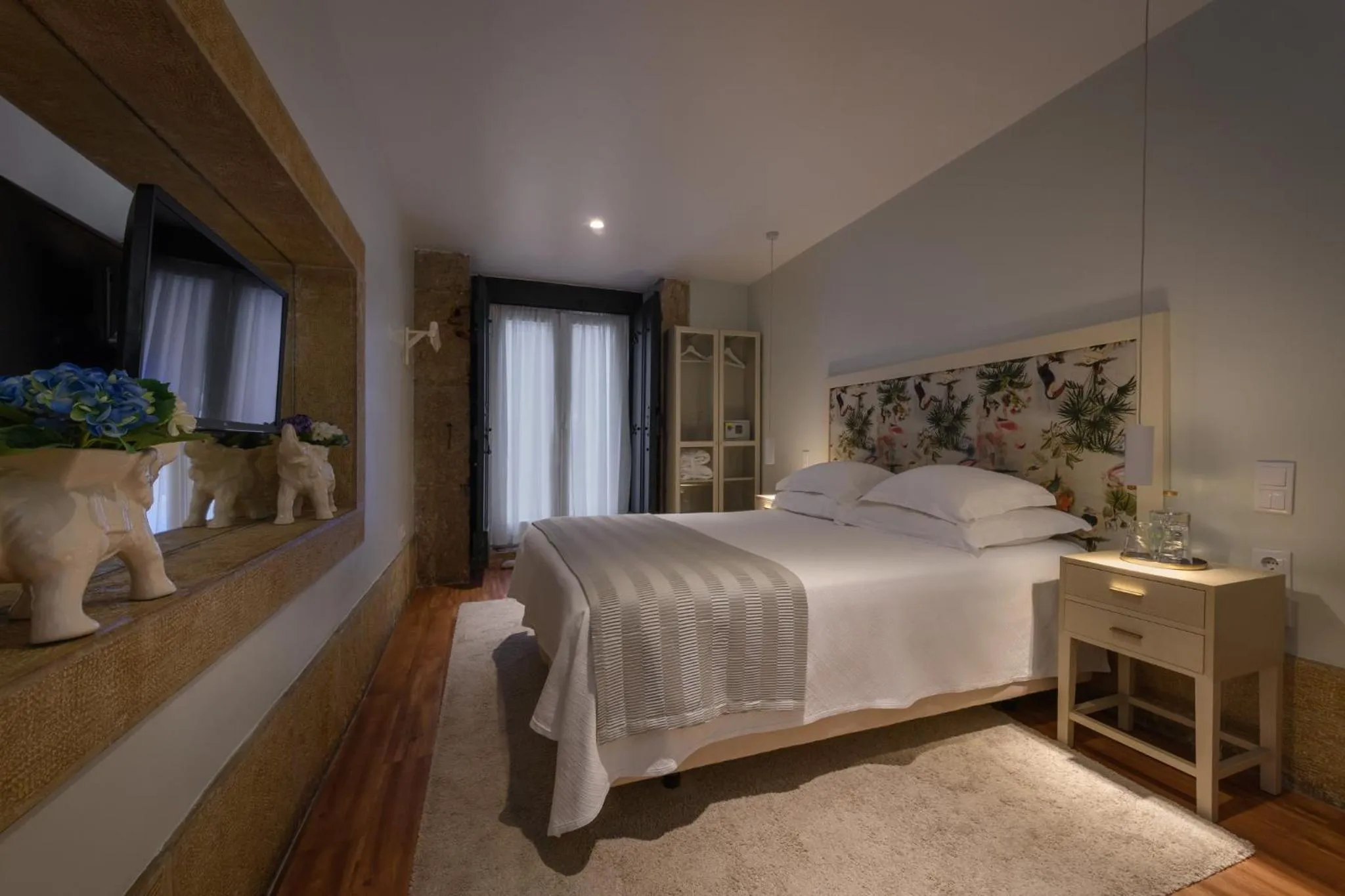 Small Double Room in Alecrim ao Chiado