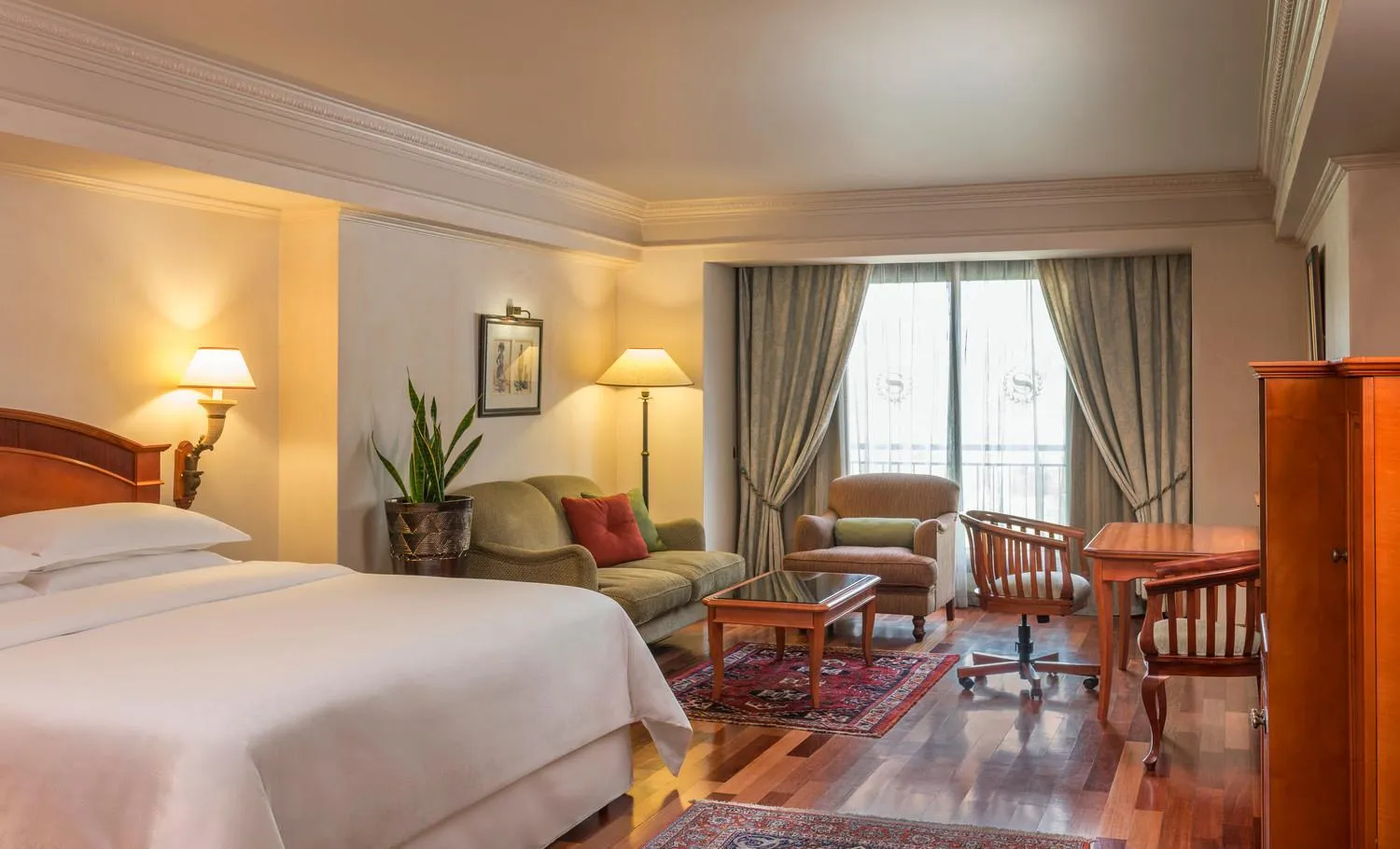 Junior Suite in CT Hotel