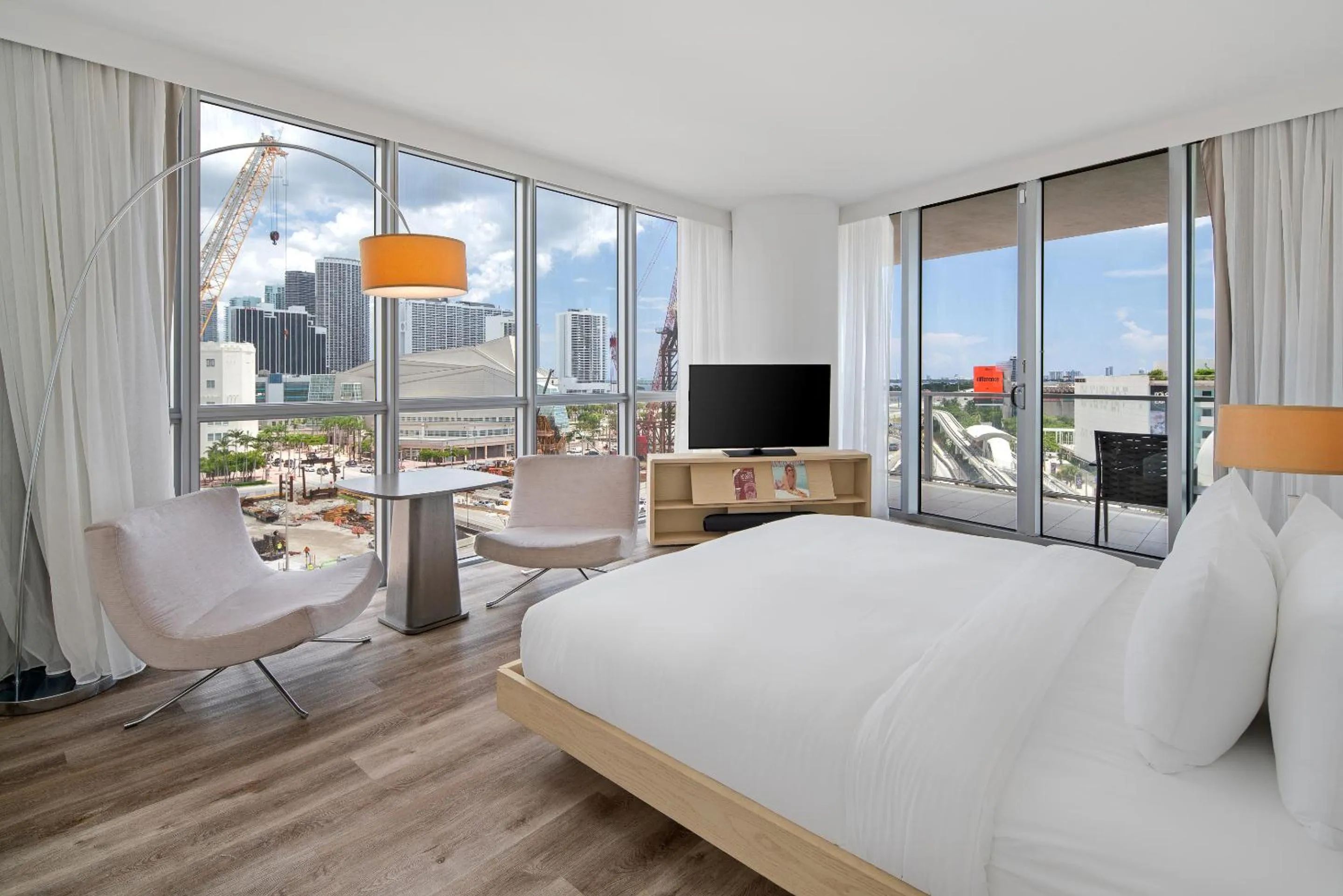 Corner Bay View Jr Suite King with Balcony in The Grayson Hotel Miami Downtown