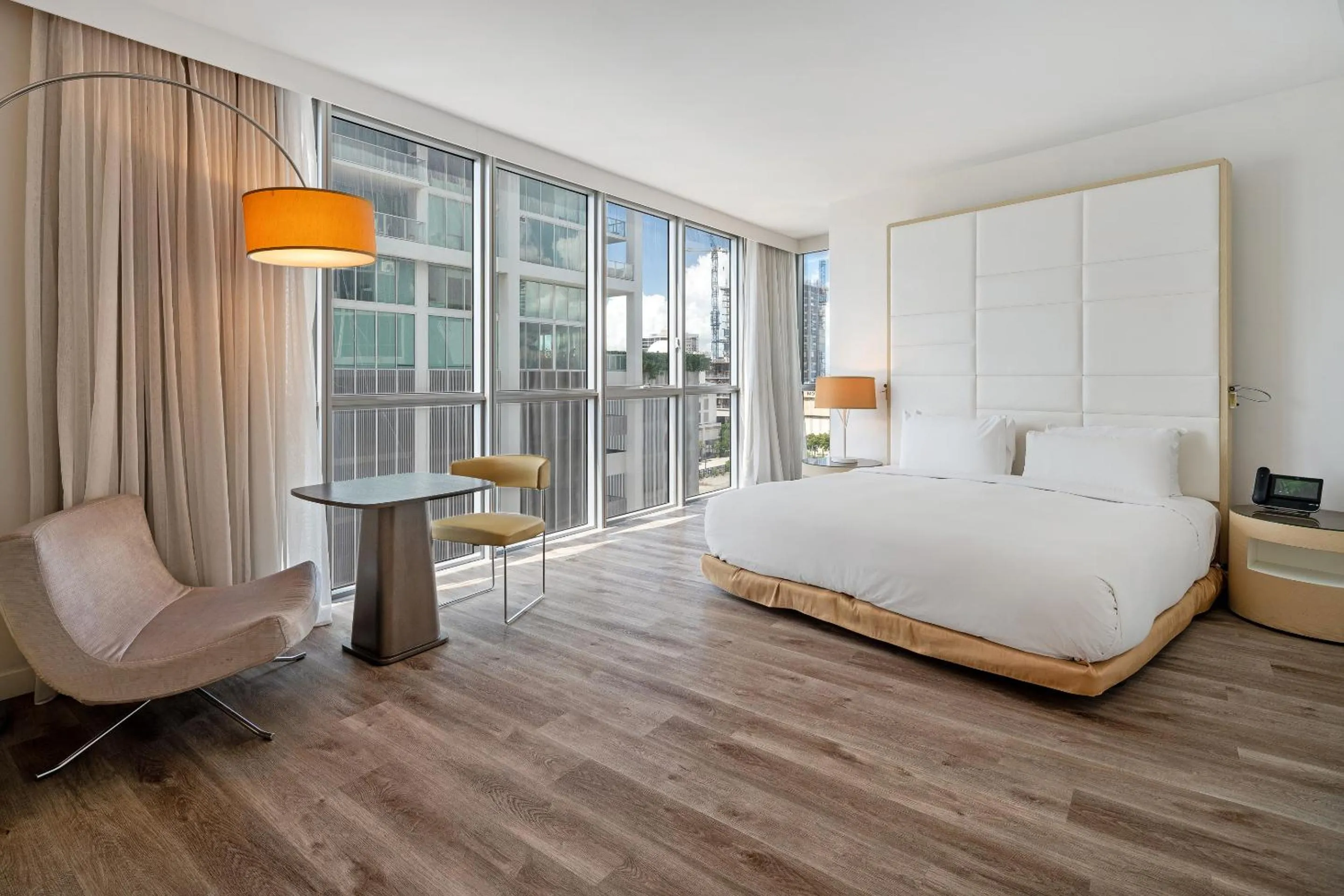 Corner Partial Bay View King in The Grayson Hotel Miami Downtown