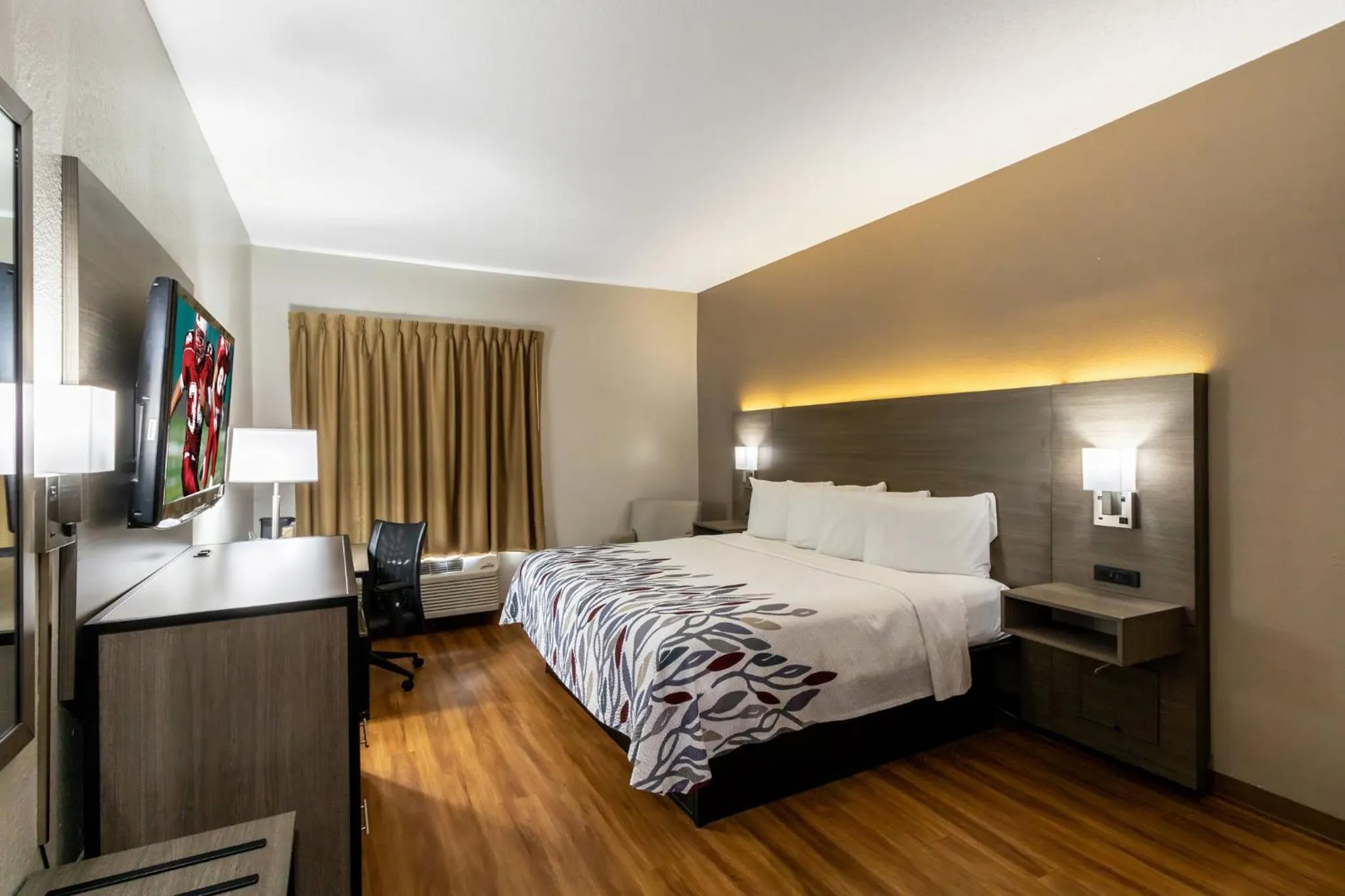 Superior King Room Non-Smoking in Red Roof Inn Springfield, OH