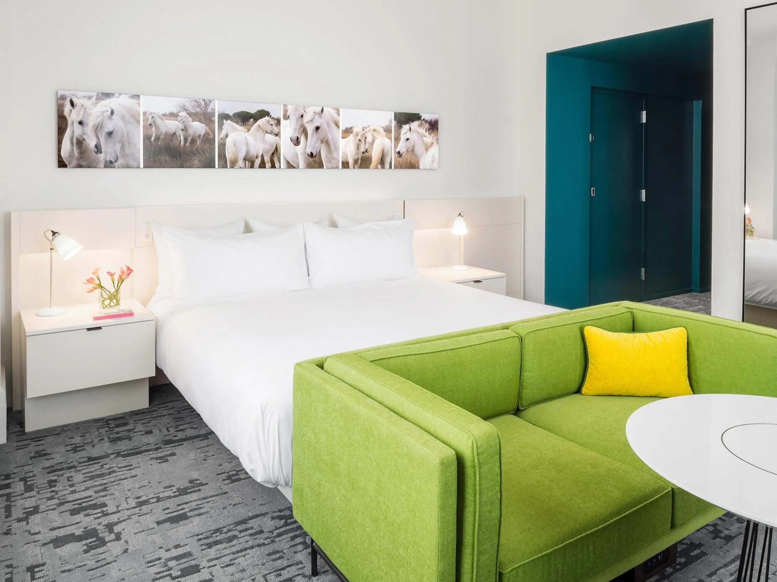 Corner King Room in 21c Museum Hotel Lexington