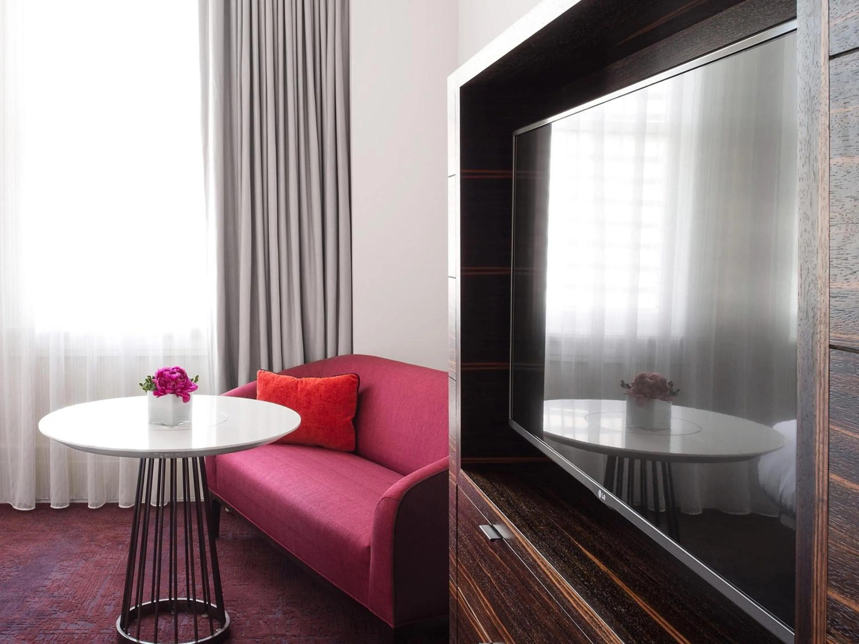 Deluxe King Room in 21c Museum Hotel Lexington