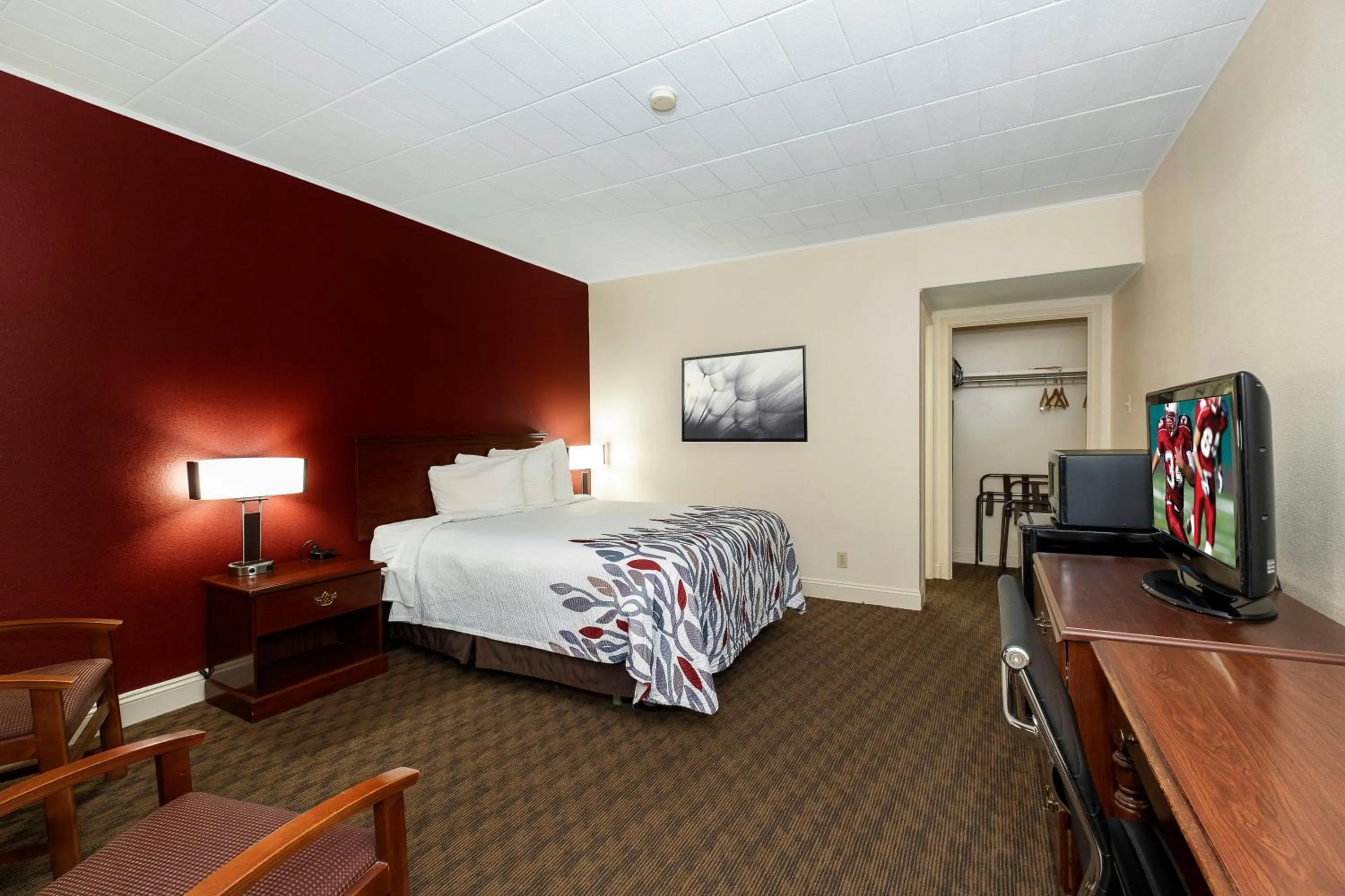 Deluxe Queen Room Non-Smoking in Red Roof Inn & Suites Hazleton