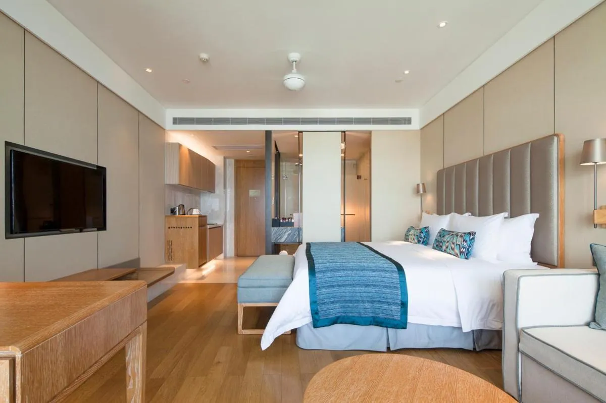 Deluxe King Room with Ocean View in Wyndham Sanya Bay