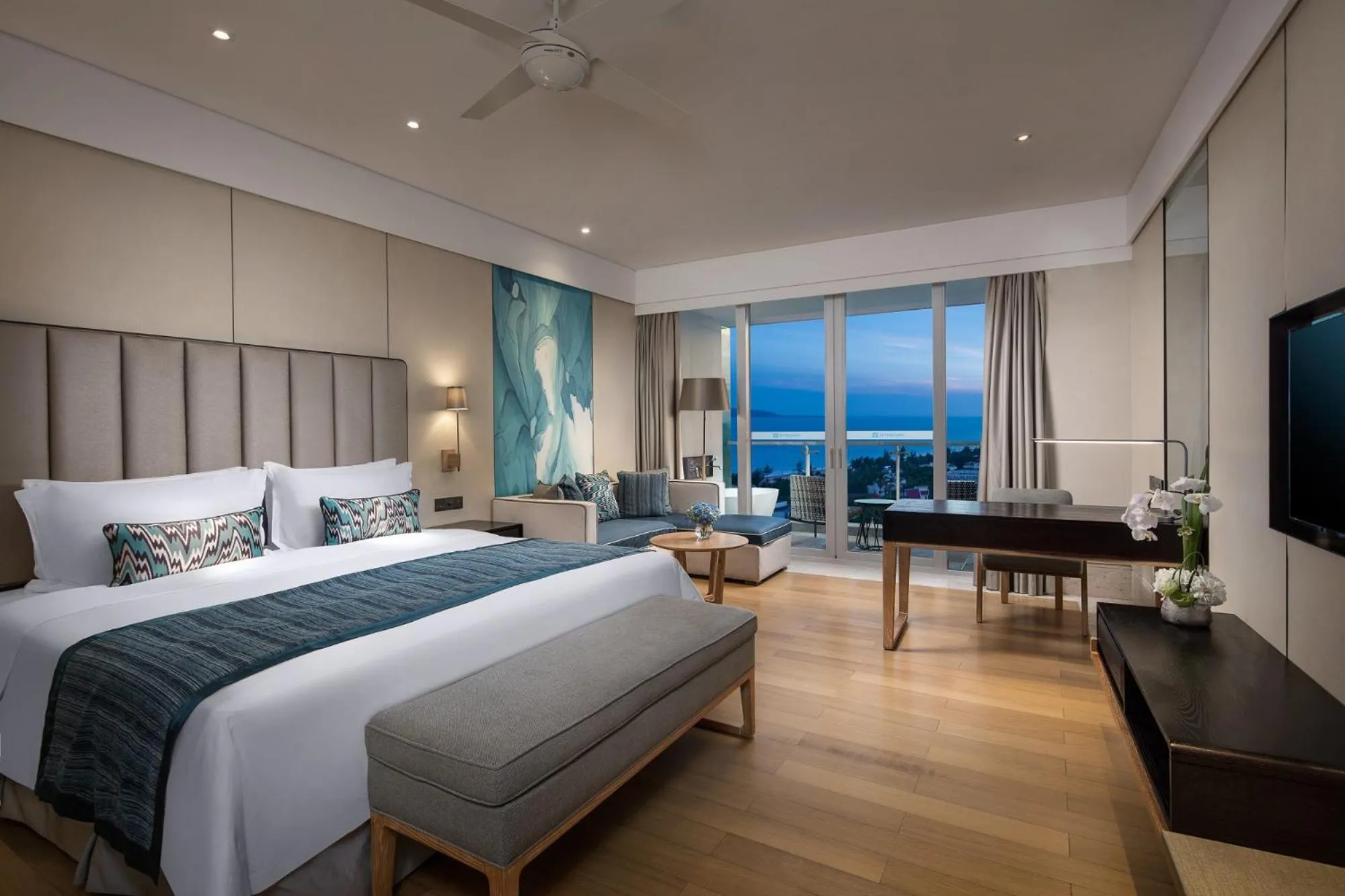Premium King Room with Ocean View in Wyndham Sanya Bay