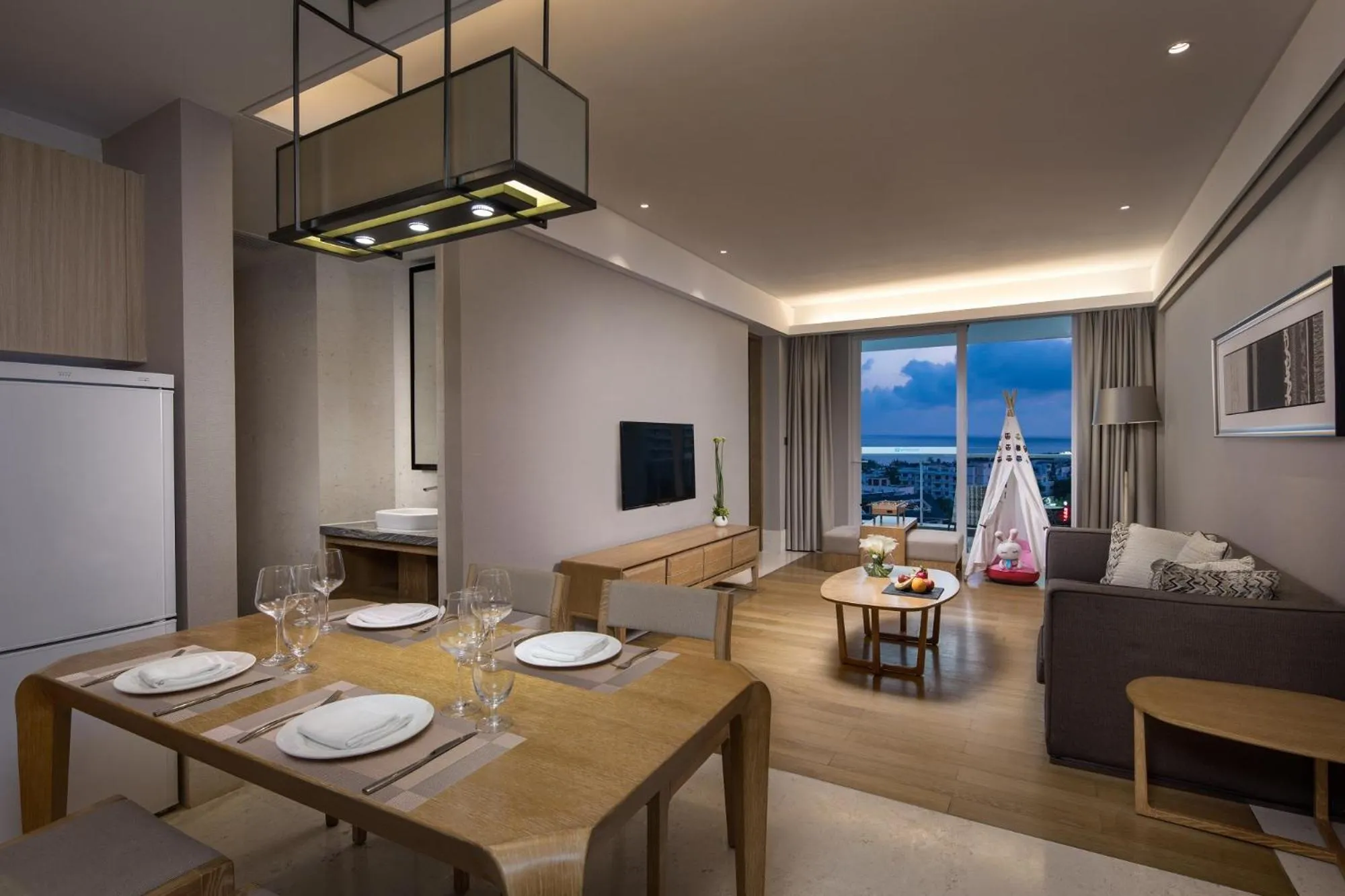 Selection Elegant Two-Bedroom Suites in Wyndham Sanya Bay
