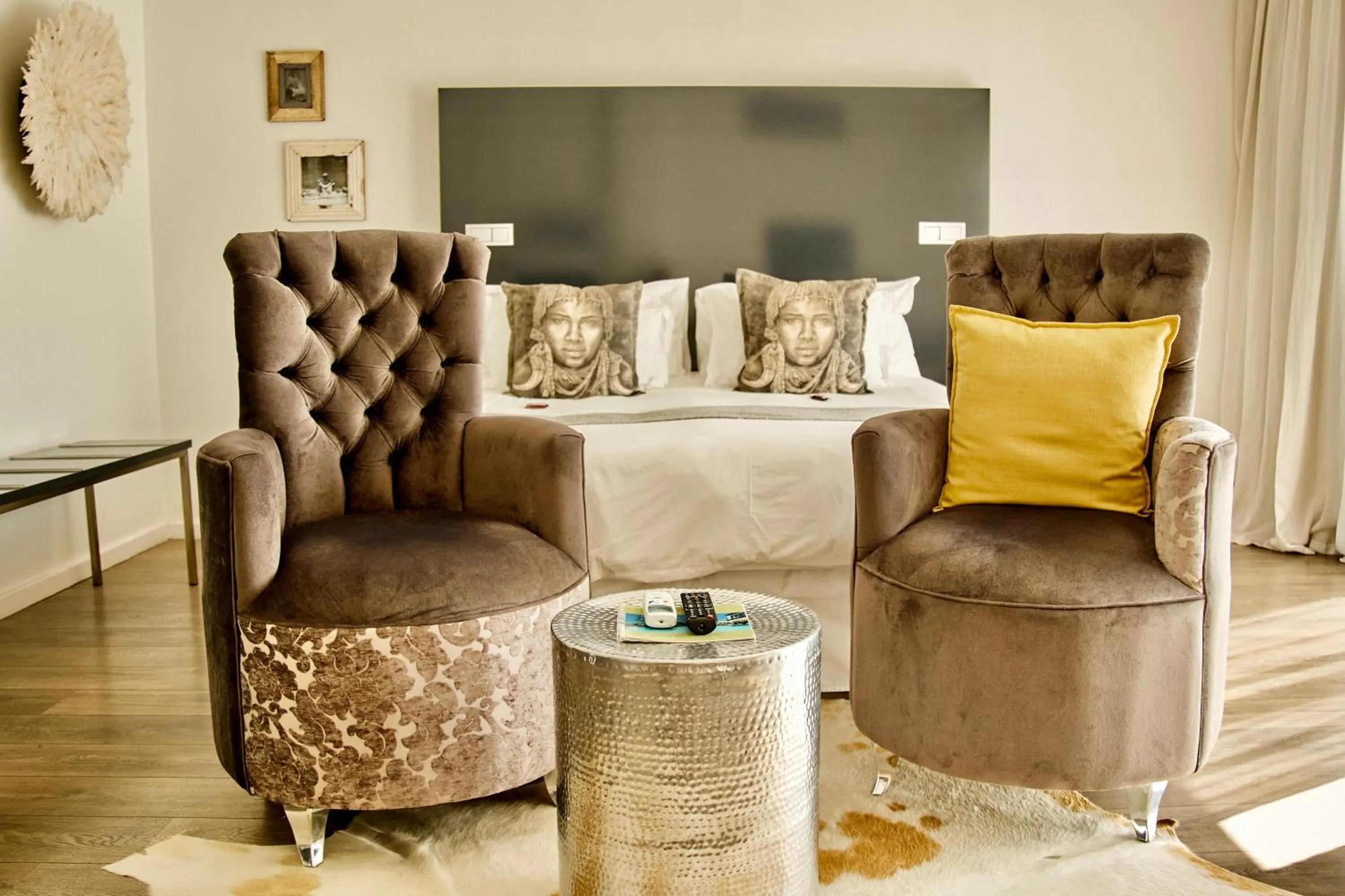 Large Deluxe Seafacing Double Room with Balcony in DysArt Boutique Hotel - Solar Power