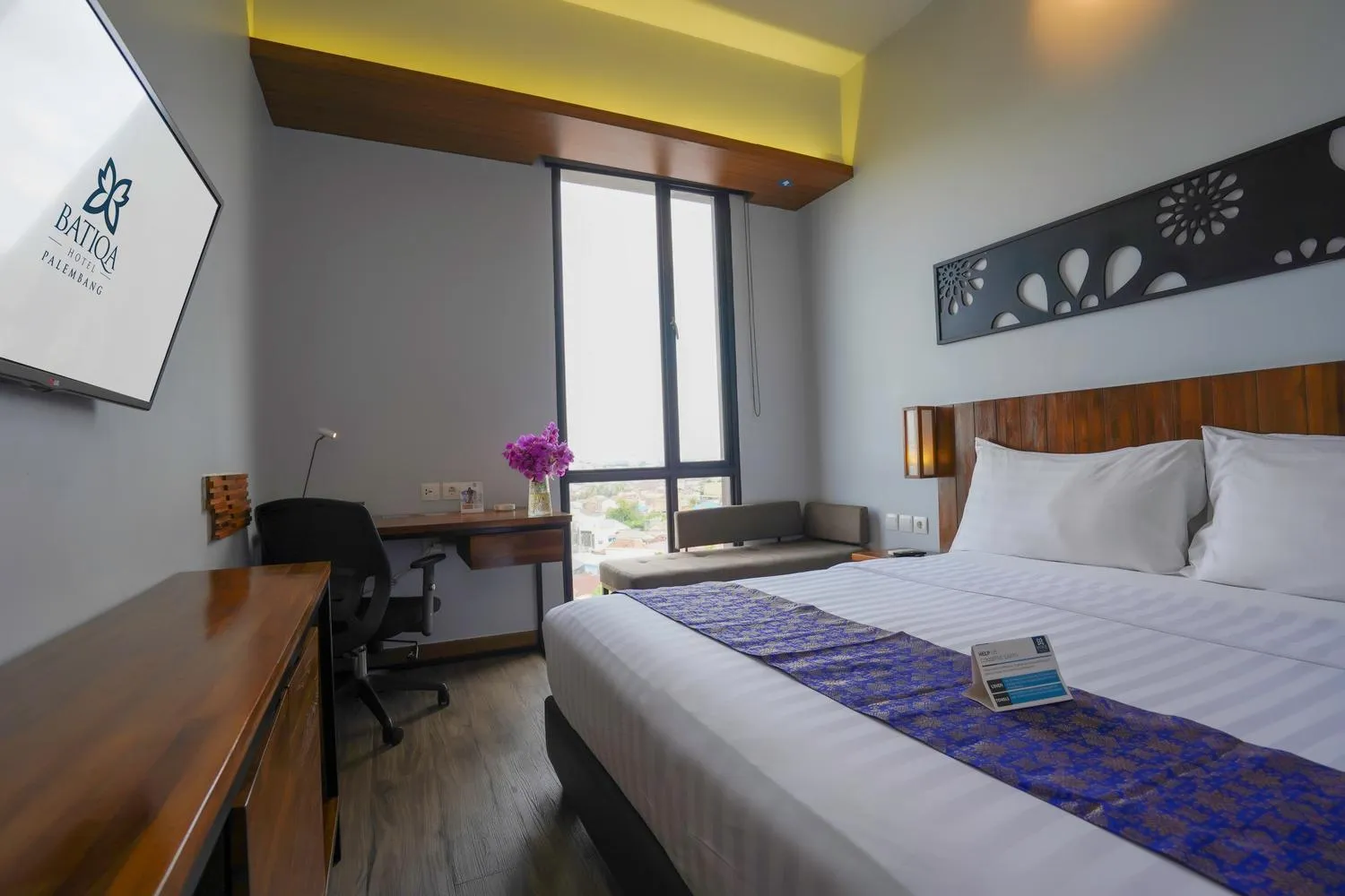 Deluxe Hollywood Twin Room in BATIQA Hotel Palembang