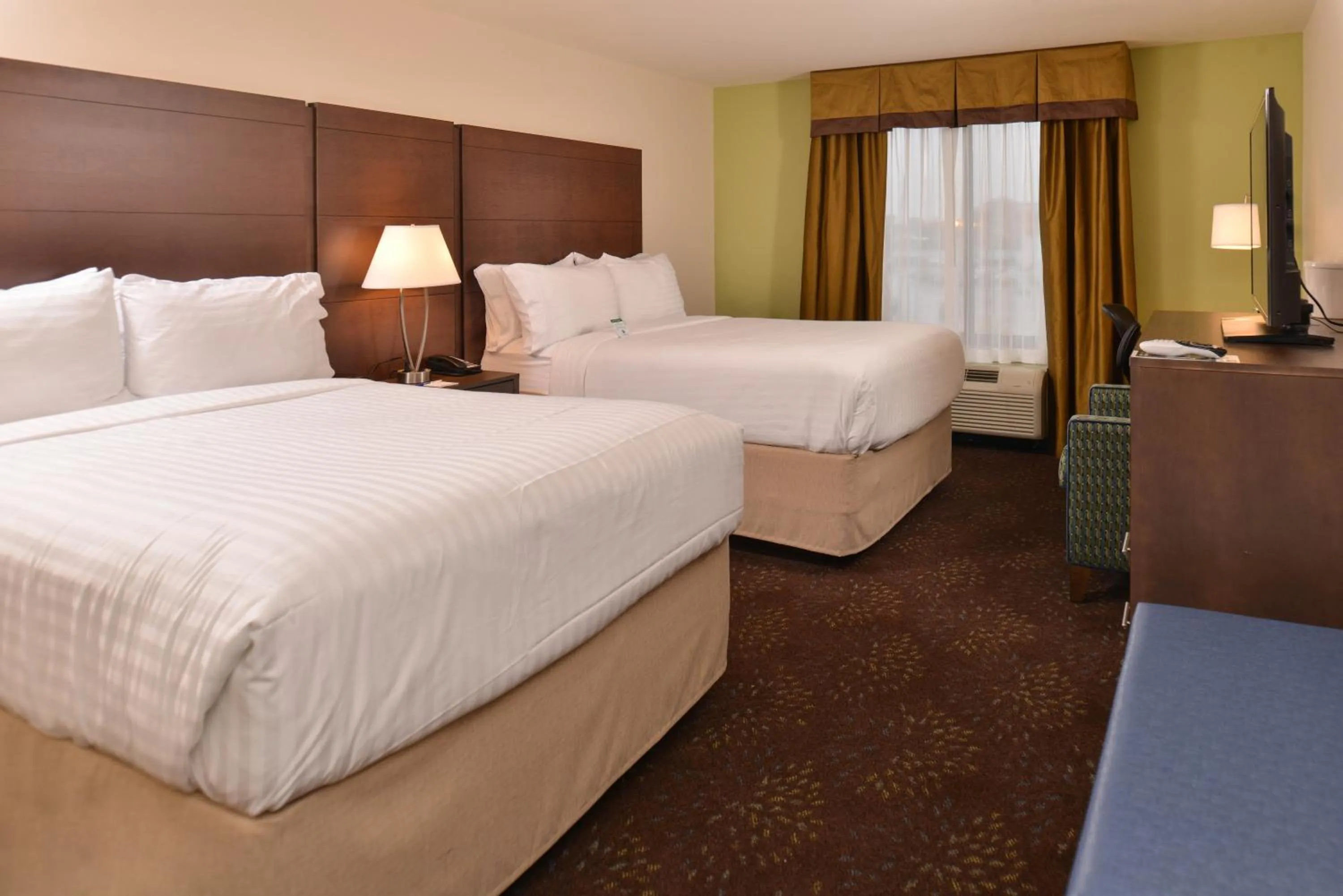 Standard Queen Room with Two Queen Beds - Communications Accessible in Holiday Inn Express & Suites Dearborn SW - Detroit Area by IHG