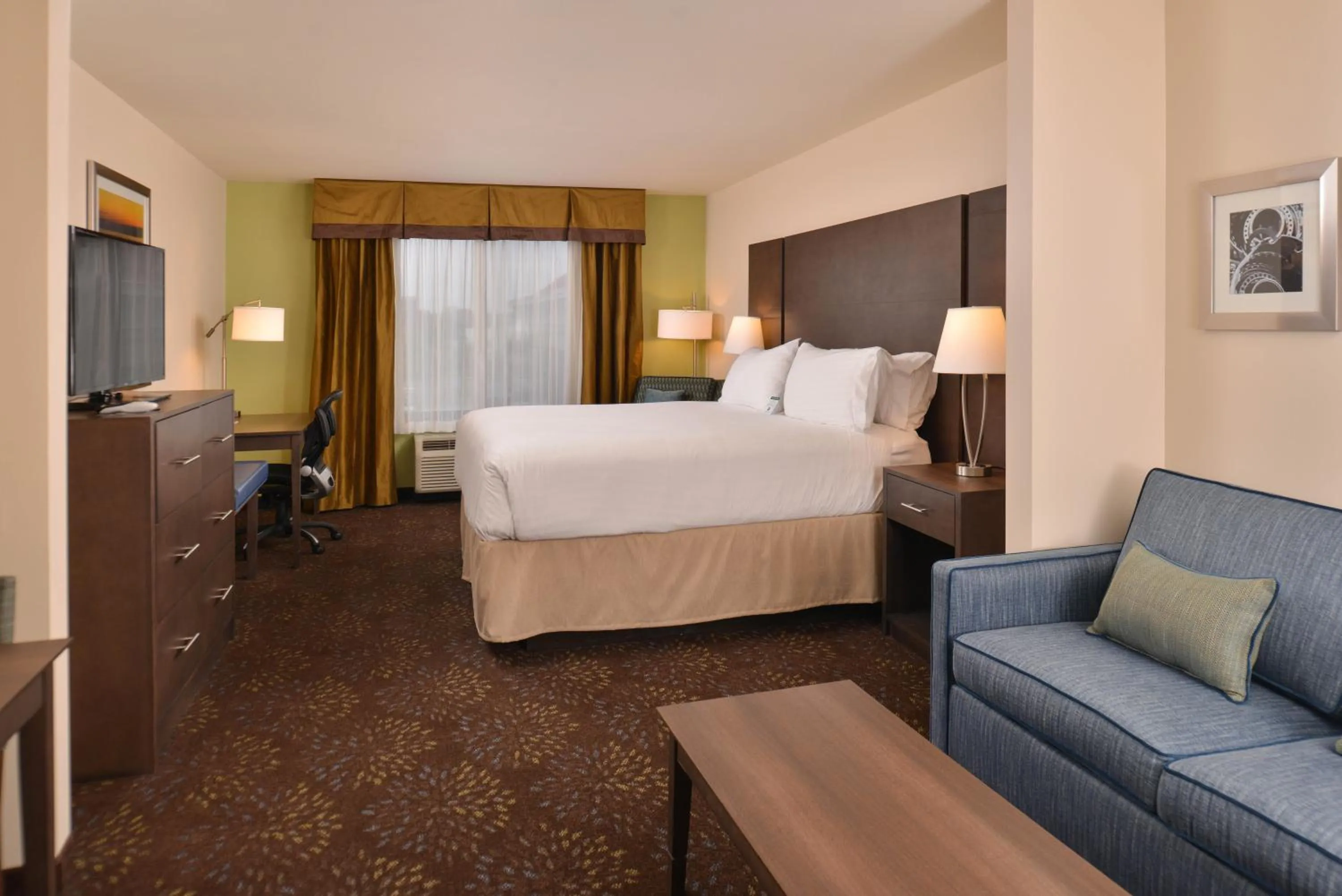 Queen Suite with Two Queen Beds and Mobility Accessible Tub - Non-Smoking in Holiday Inn Express & Suites Dearborn SW - Detroit Area by IHG
