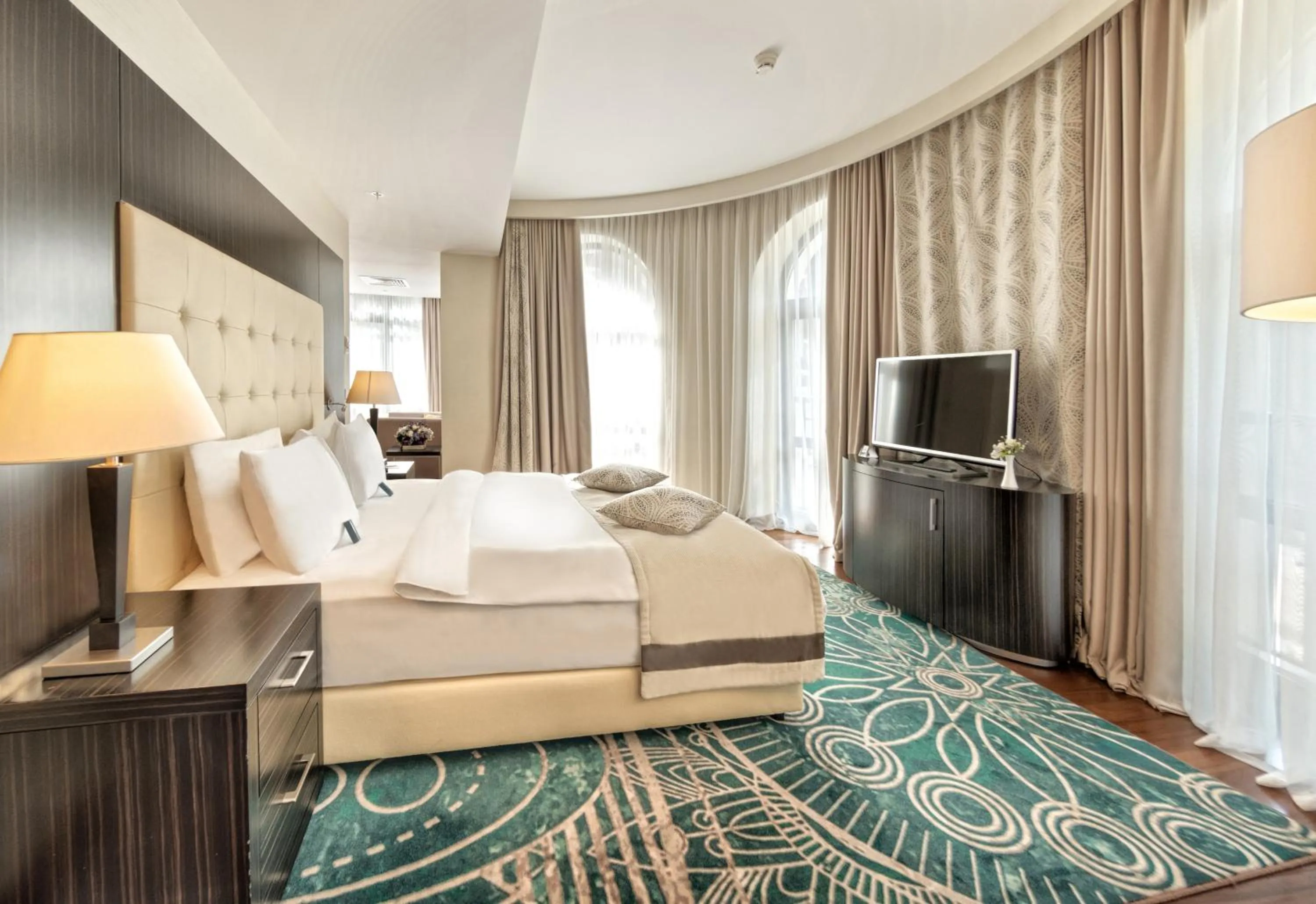 Premium King Room with River View in Crowne Plaza - Borjomi by IHG