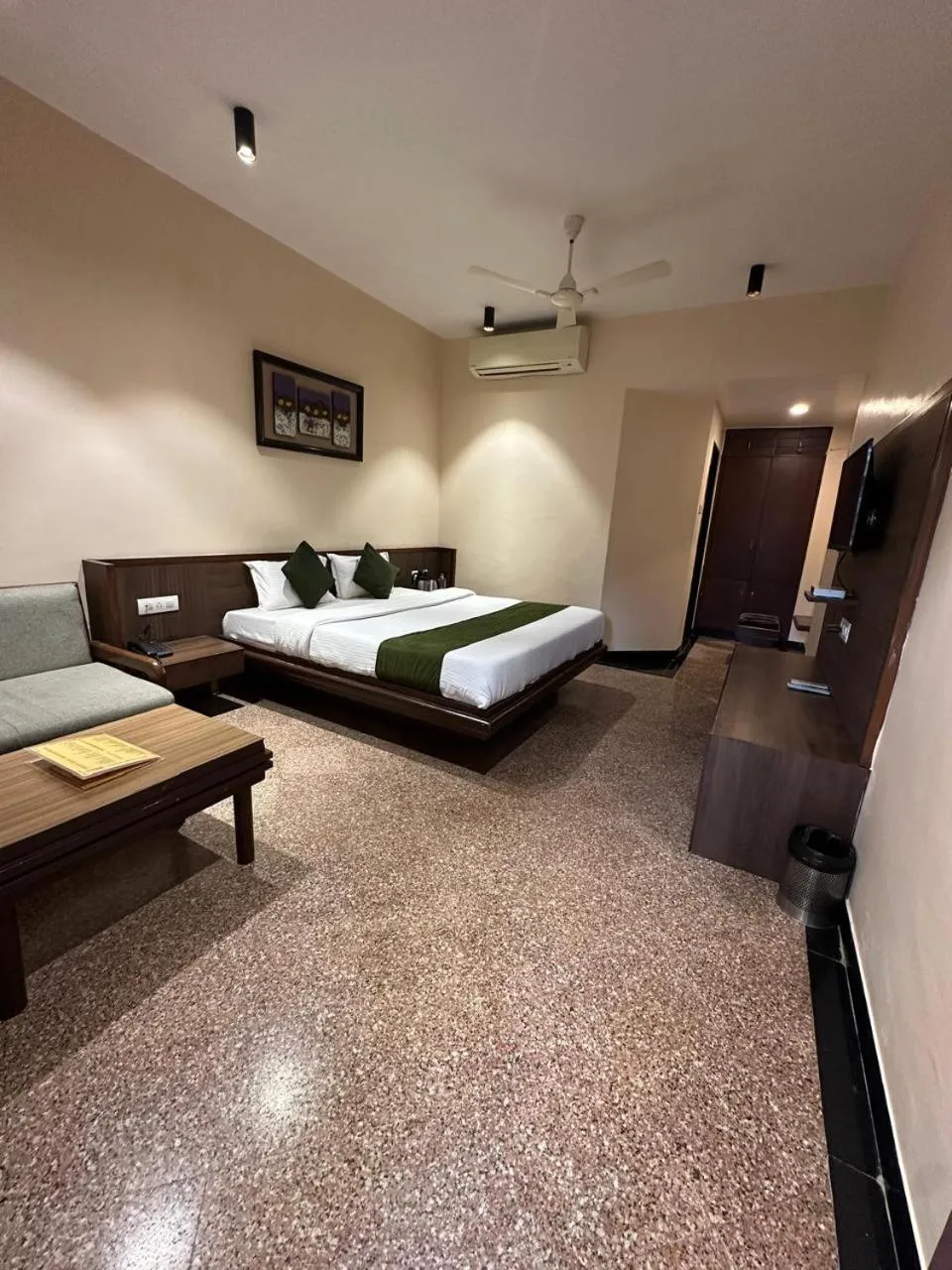 Standard Double Room in Hotel Mount Regency by SAH