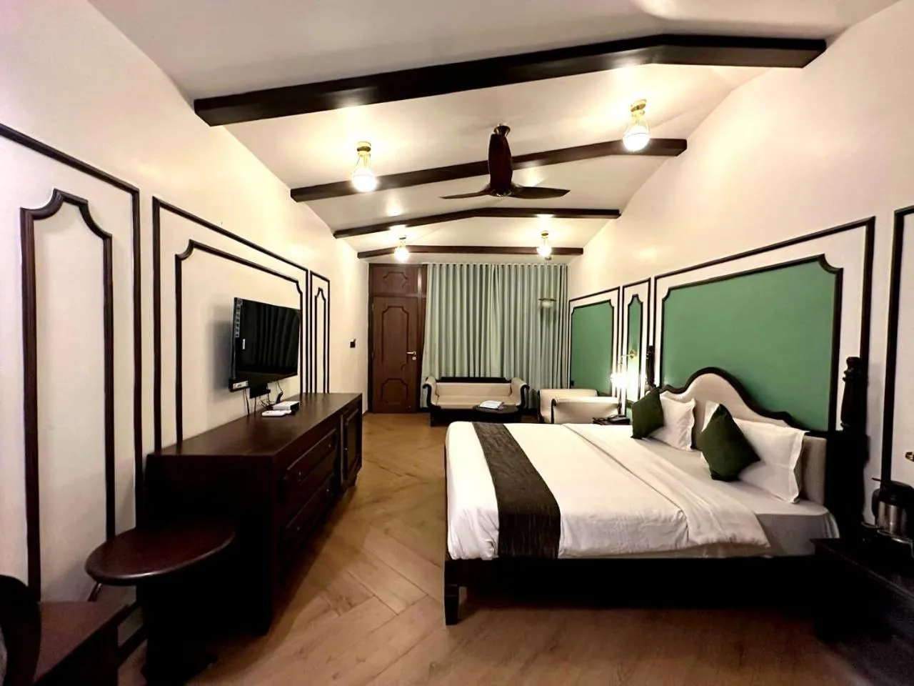 Superior Double Room in Hotel Mount Regency by SAH