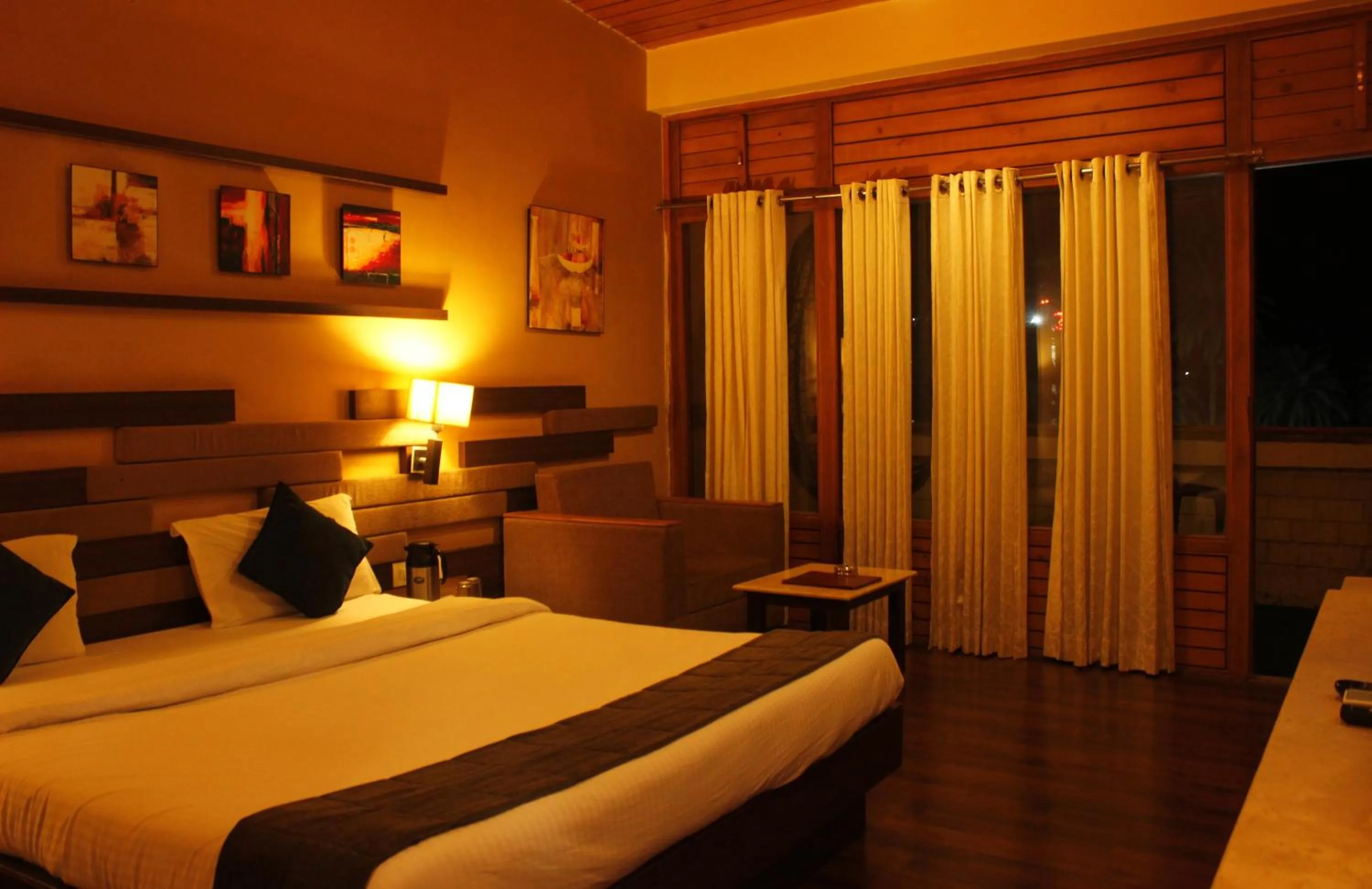 Deluxe Double Room in Hotel Mount Regency by SAH