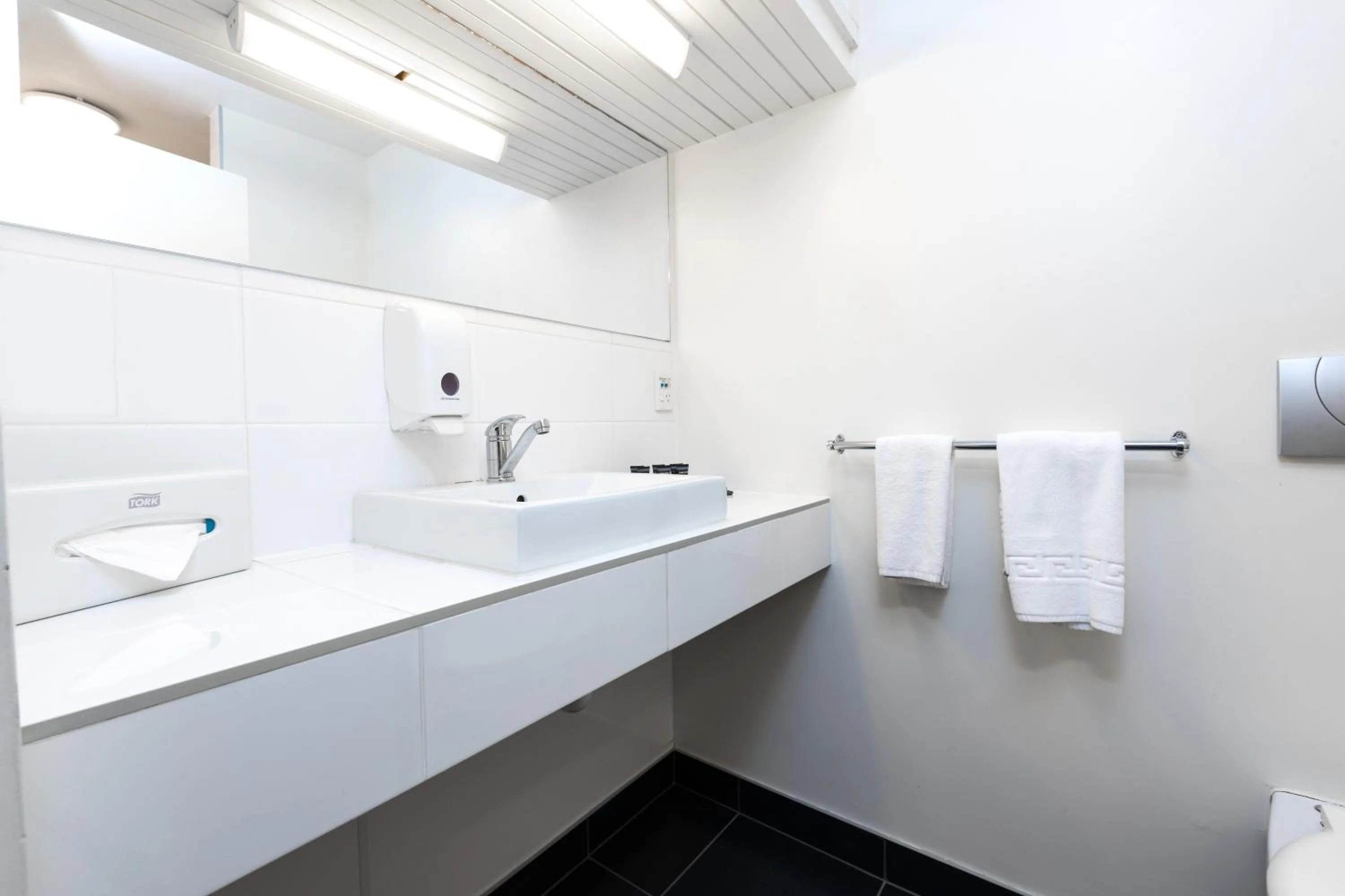 Garden Court Studio King + King  in The Bealey Quarter