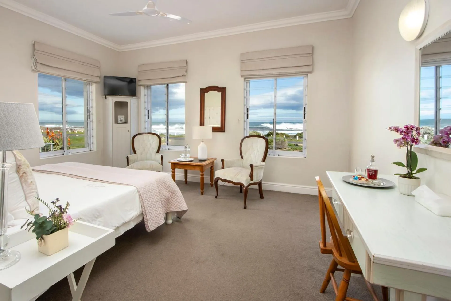 Superior Deluxe with Sea view - single occupancy in 138 Marine Beachfront Guesthouse