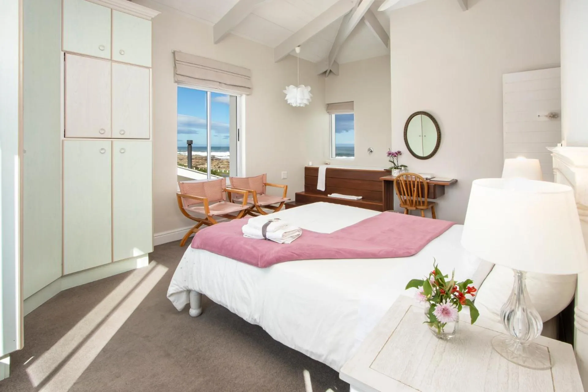 Luxury Queen Room - single occupancy in 138 Marine Beachfront Guesthouse