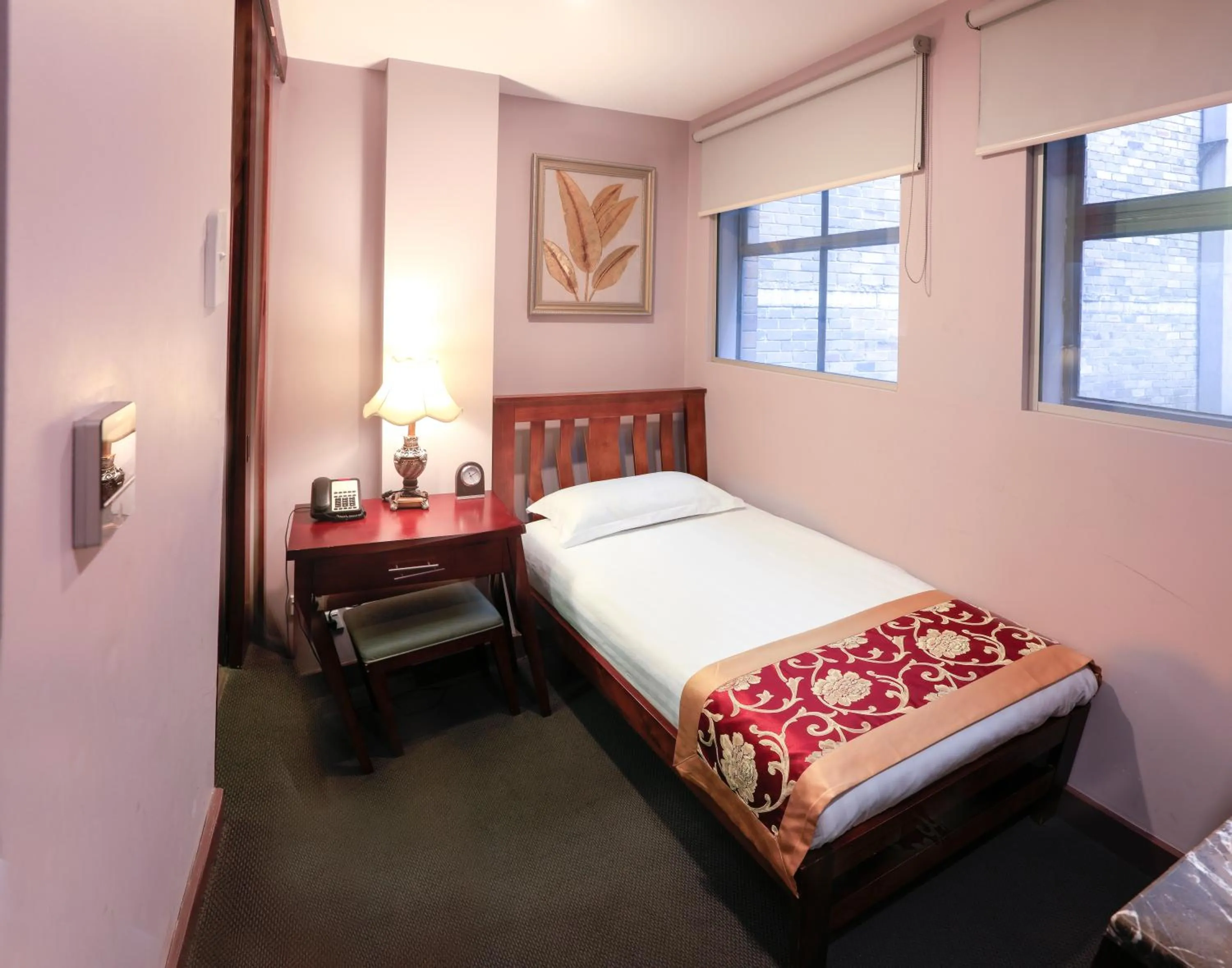 Compact Single in Megaboom City Hotel