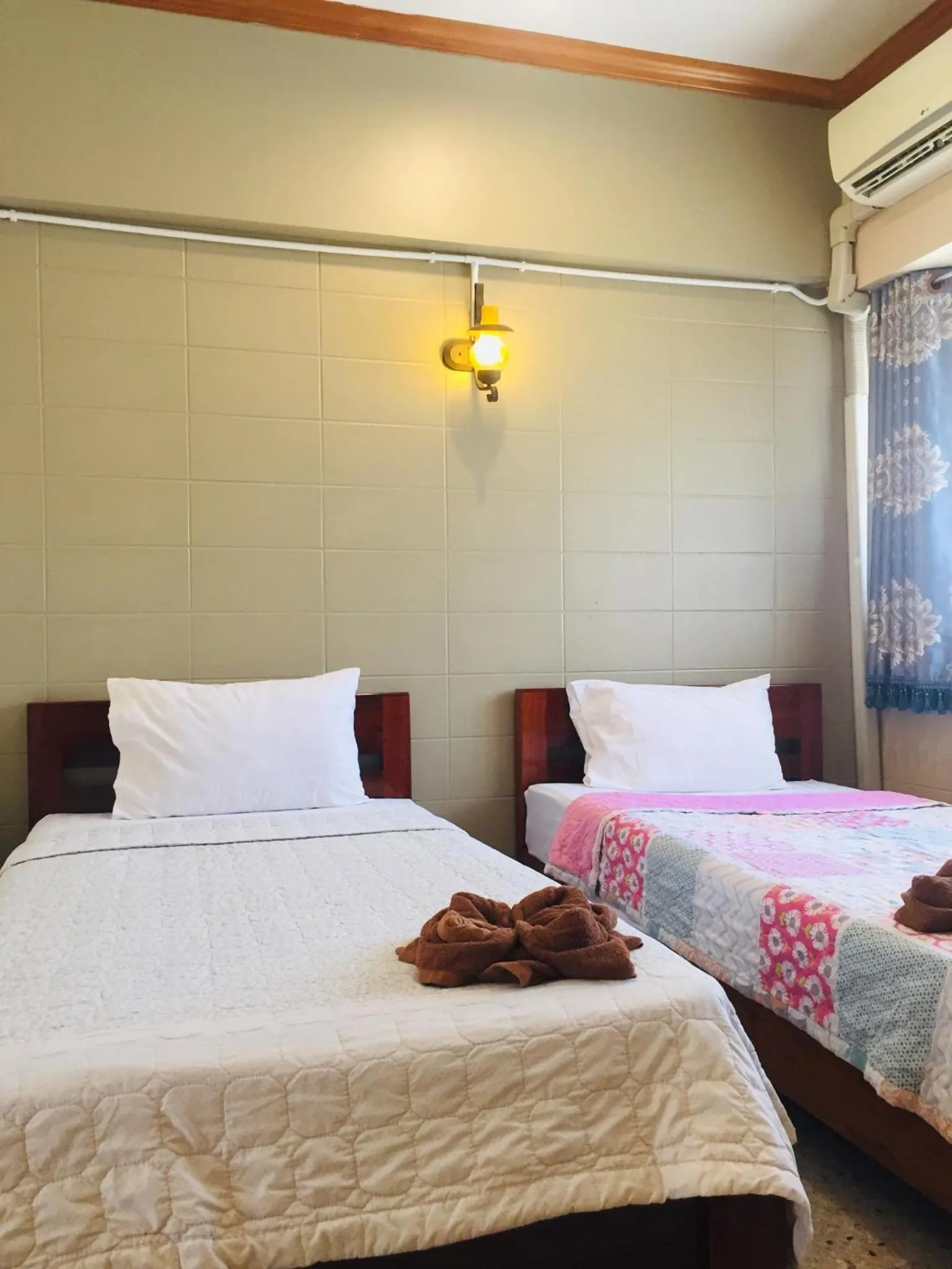 Twin Room with Private Bathroom in Nett Hotel