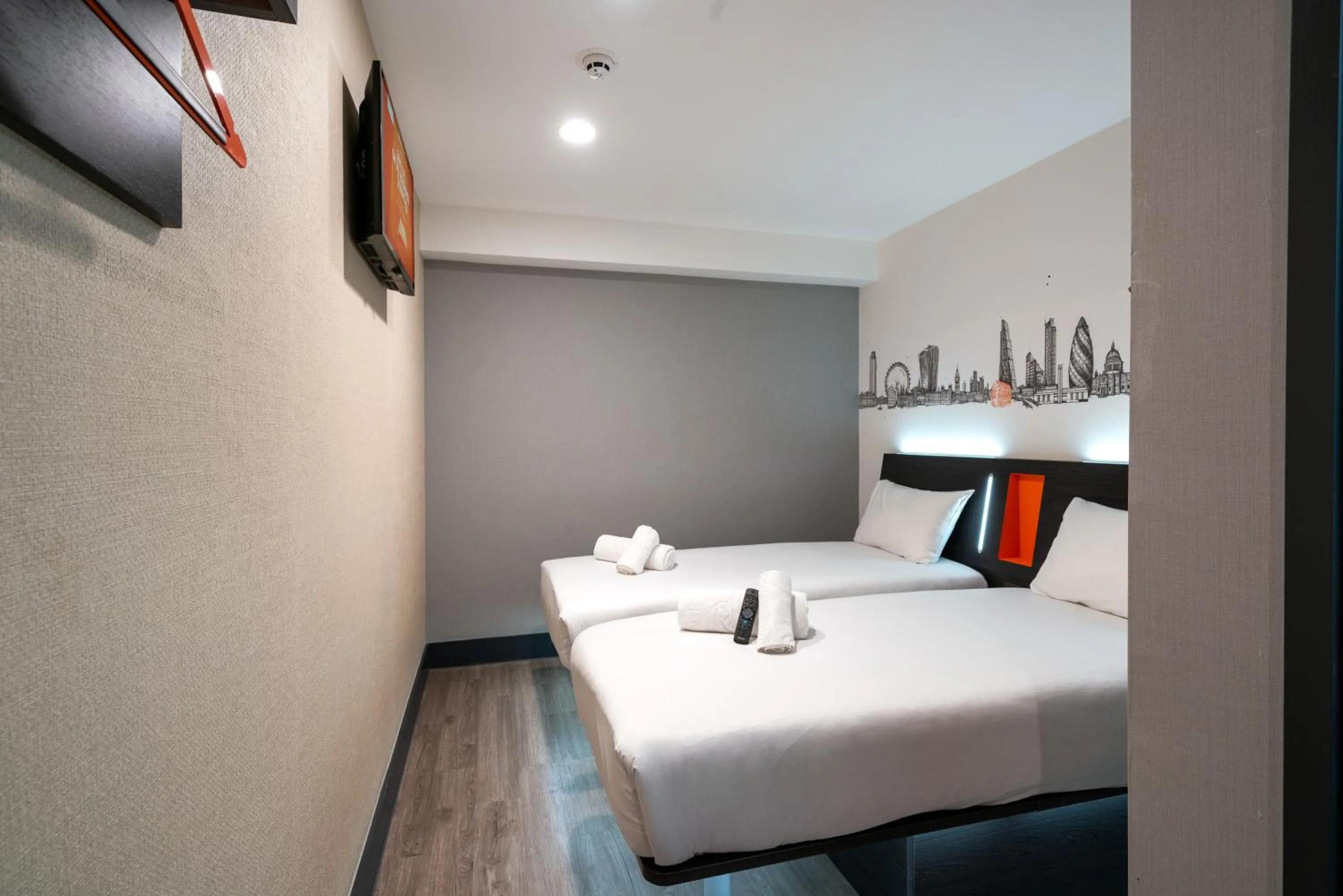 Twin Room without Window in easyHotel London City Shoreditch