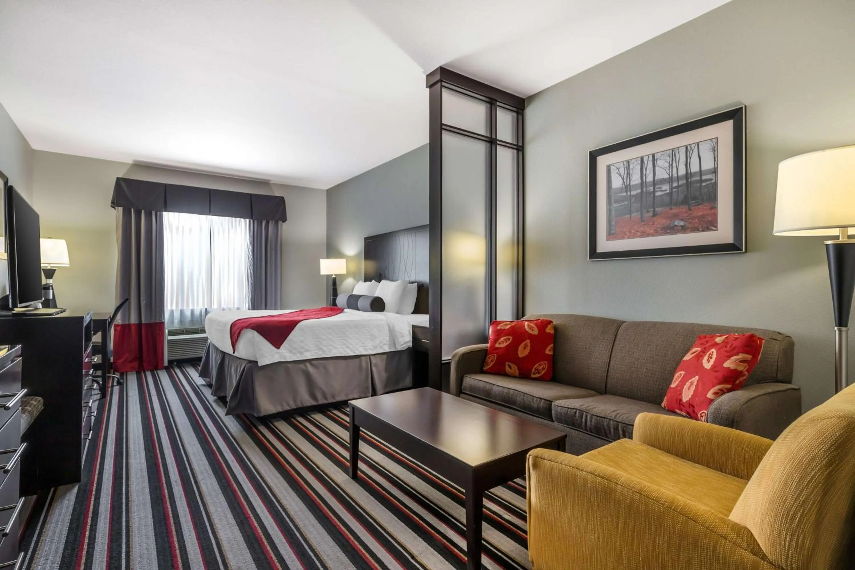 King Suite with Sofa Bed and Kitchenette in Best Western Plus Coweta's 1st Hotel