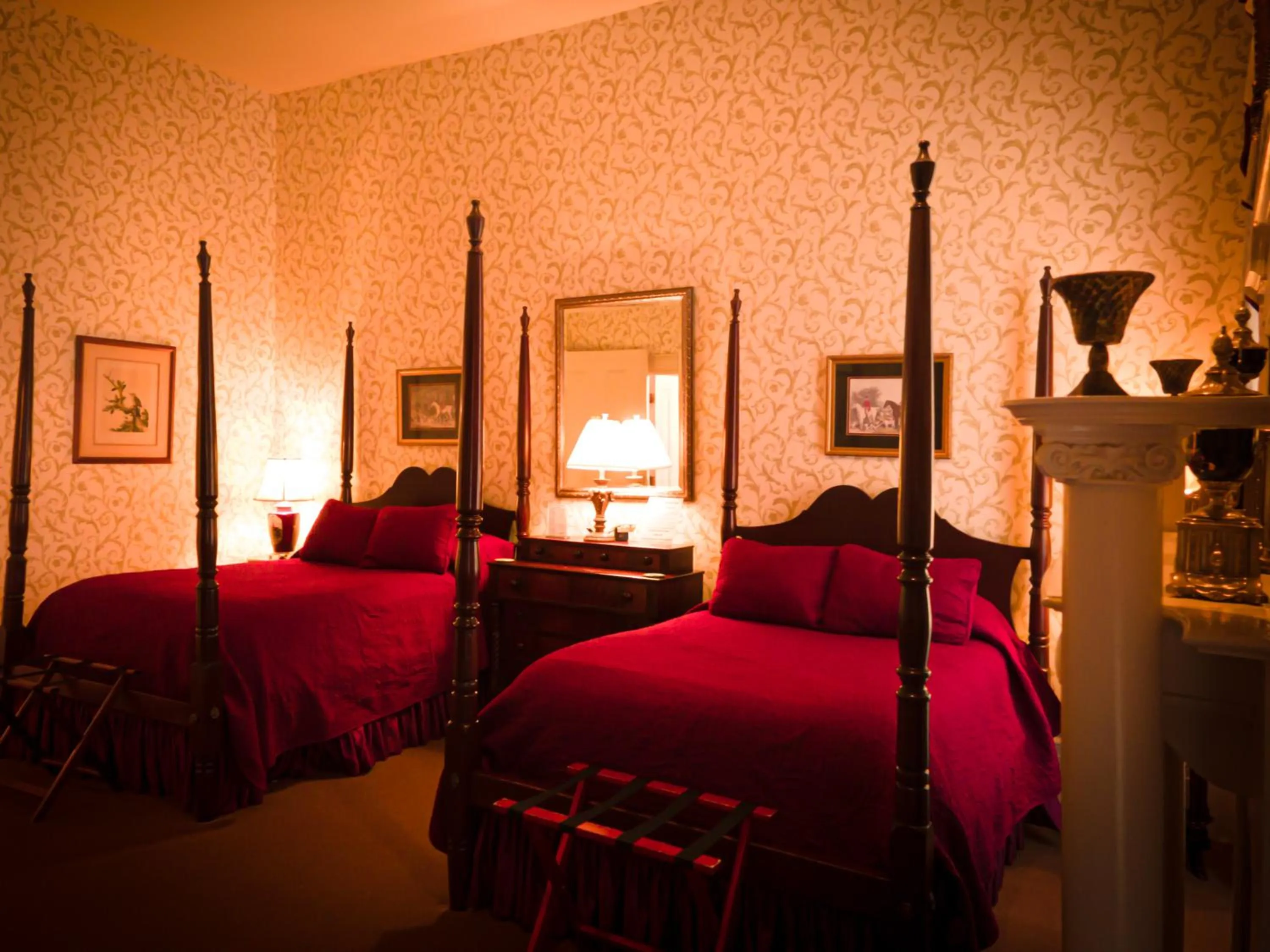 Double Room with Two Double Beds- Lowenburg Room in The Guest House Historic Mansion