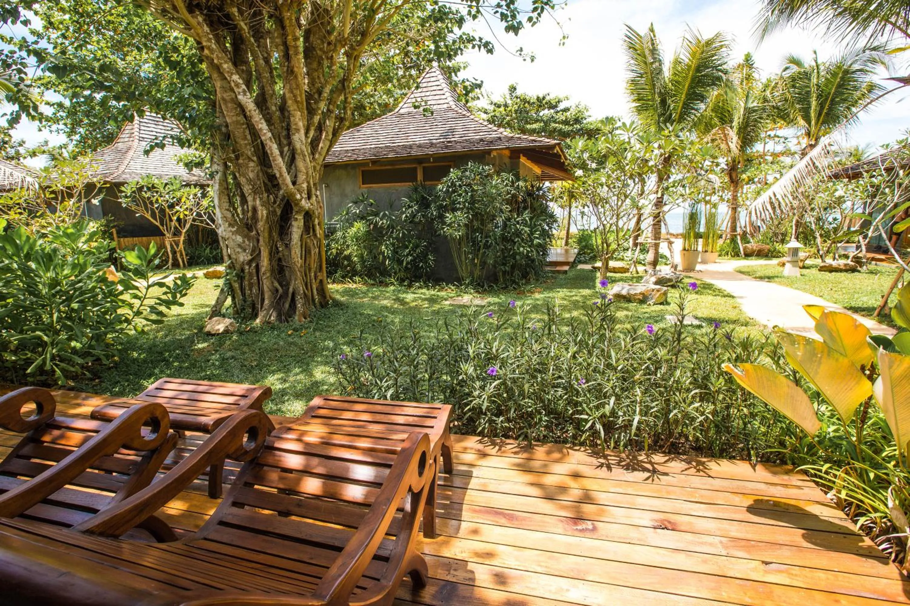 Oriental Deluxe Villa in Andalay Beach Resort Koh Libong