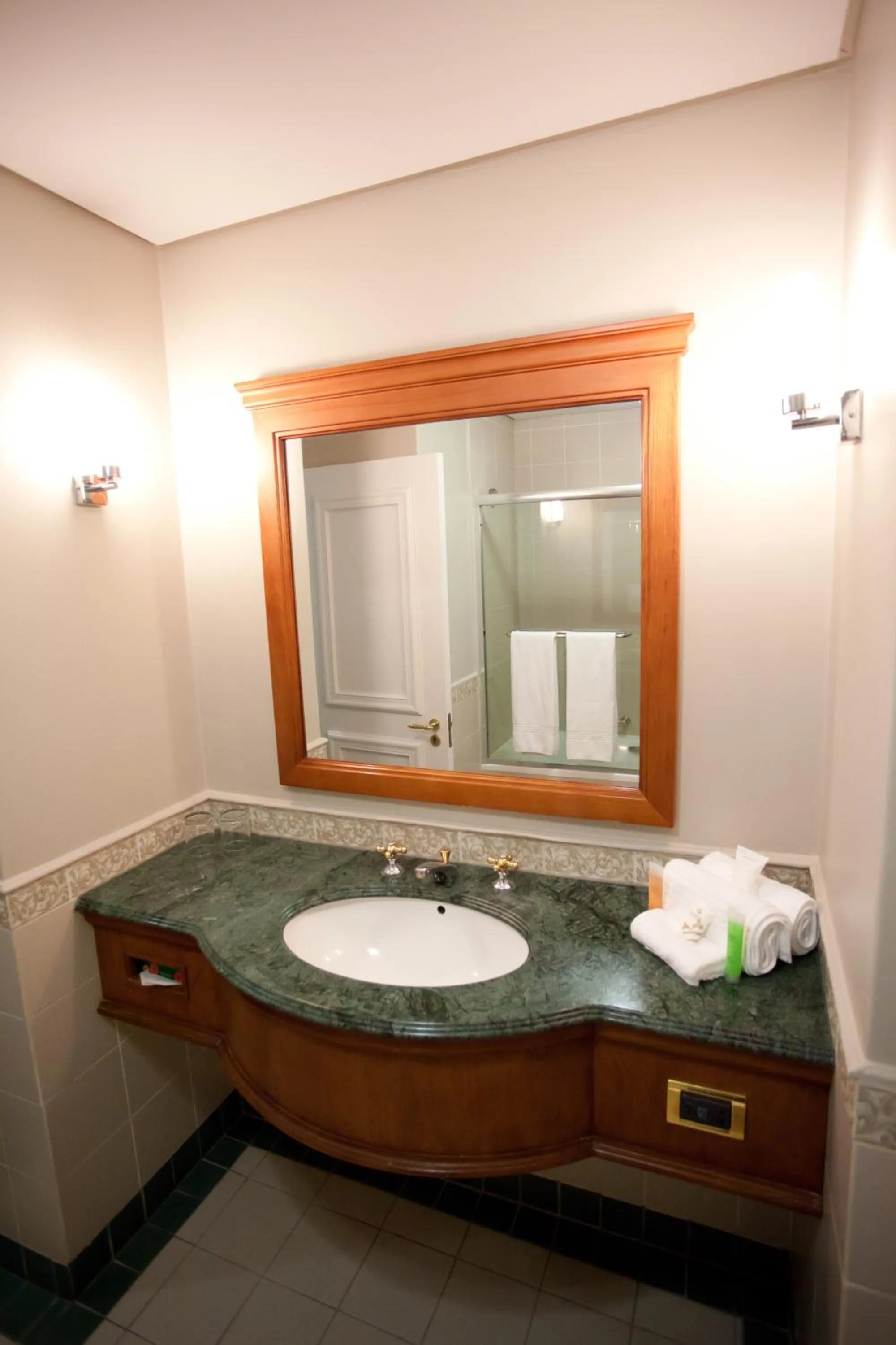 Classic Twin Room in Walmont at Graceland