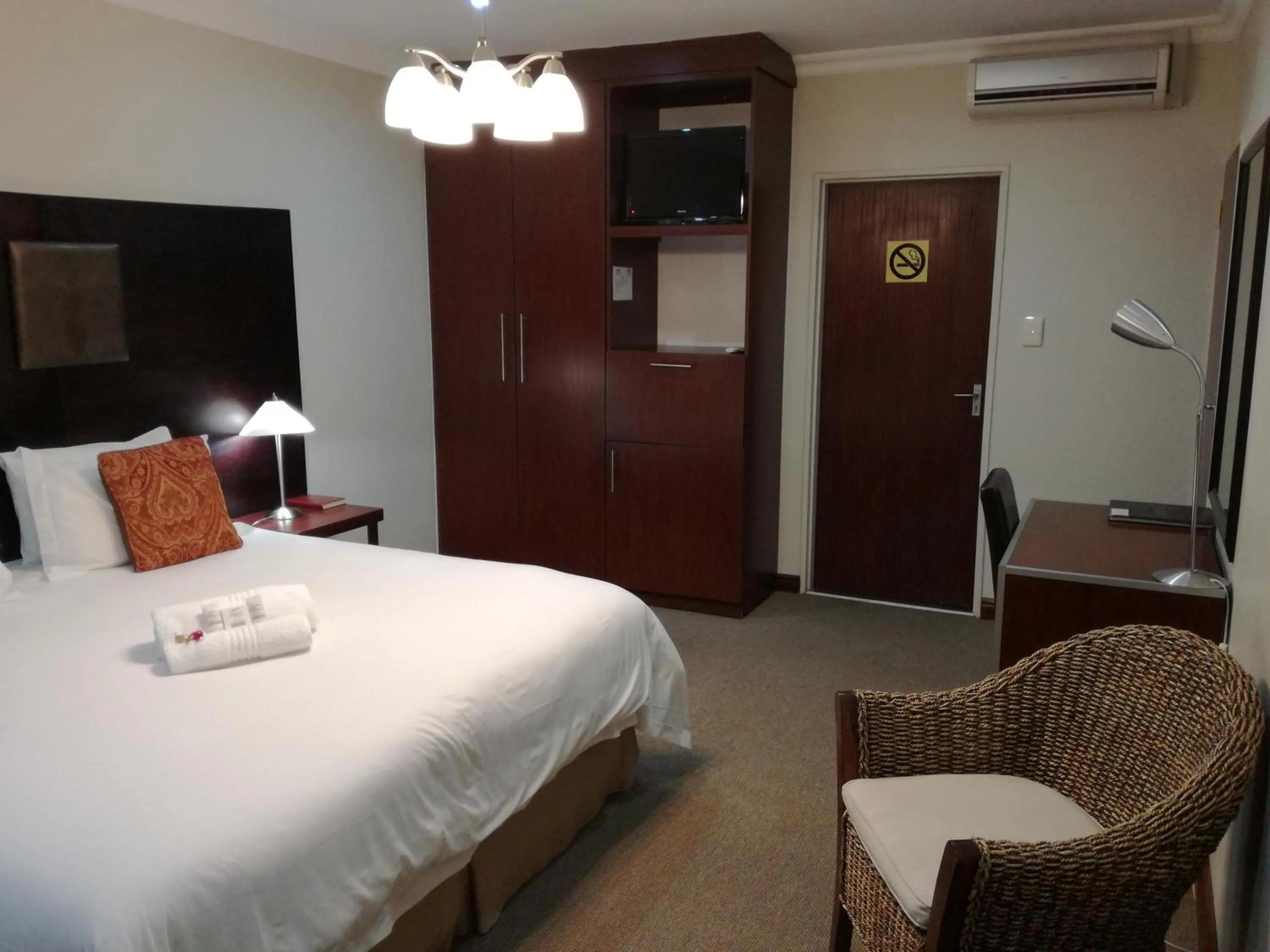 Twin Room - single occupancy in Belmont Guesthouse