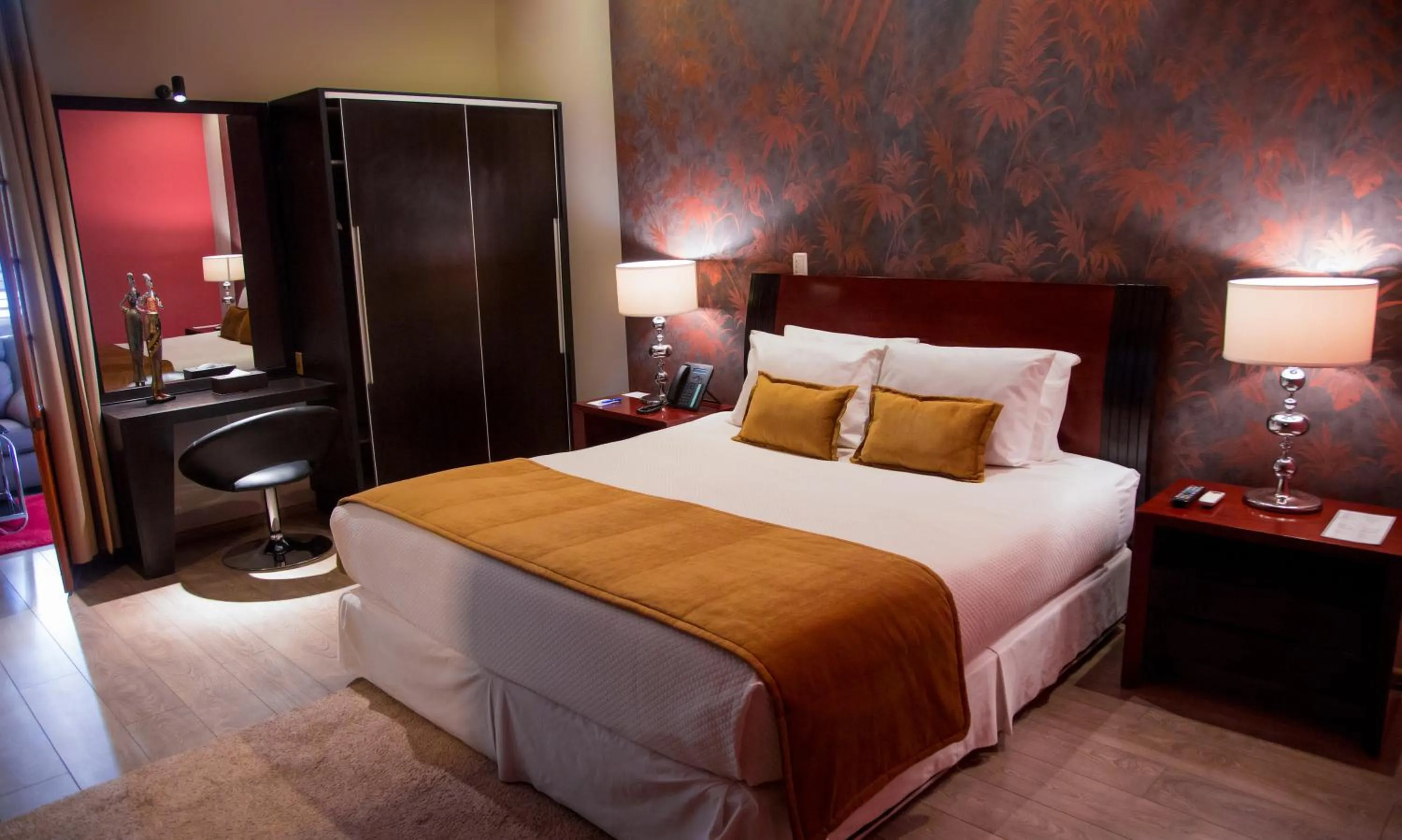 King Suite in Camino Plaza