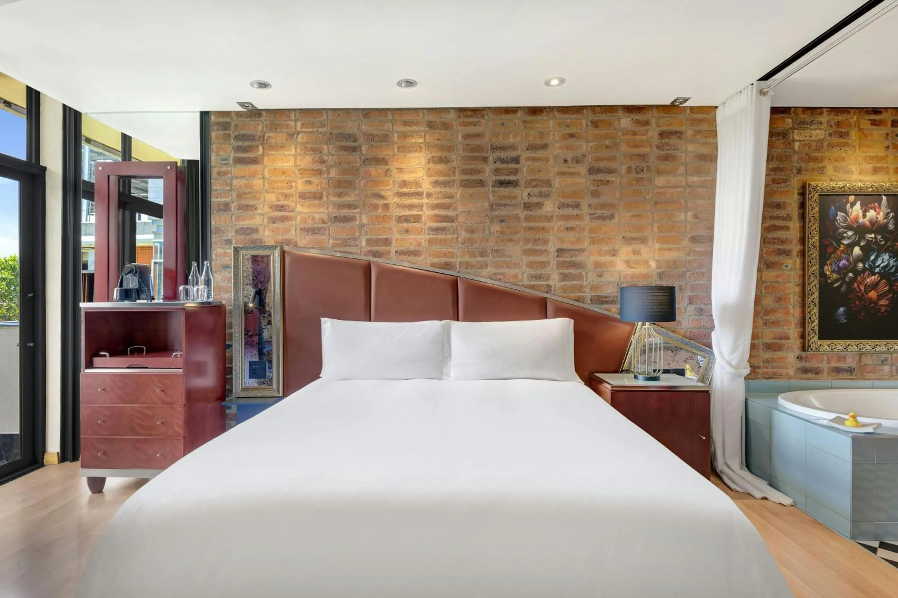 Deluxe Guest Room , 1 King in African Pride Melrose Arch, Autograph Collection