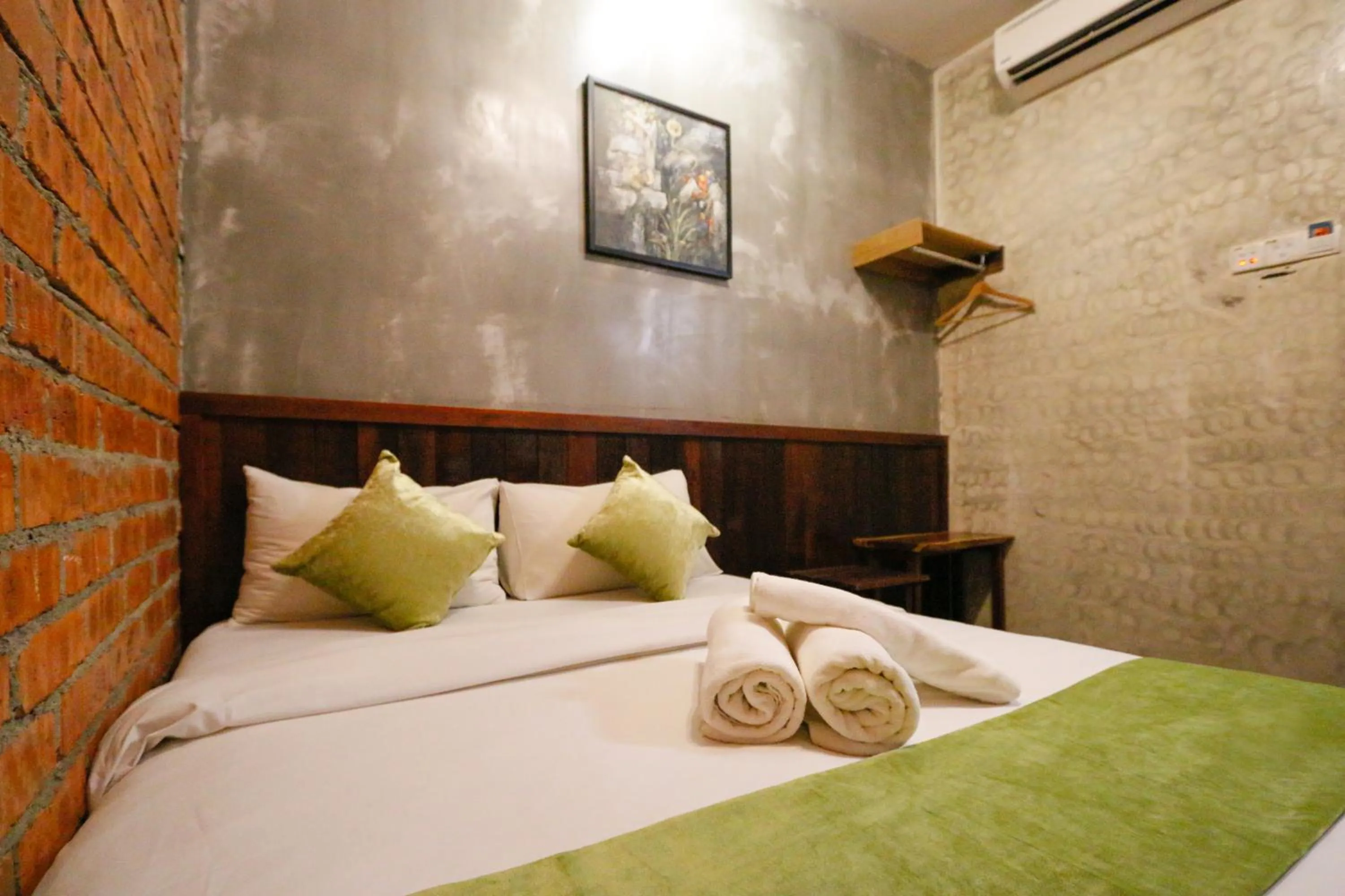 Superior Queen Room in Anggun Hotel