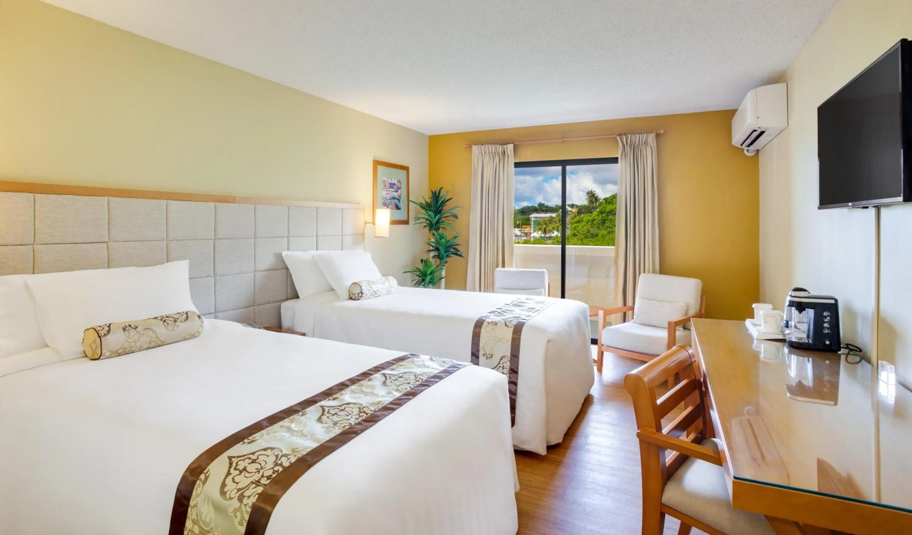 Deluxe Twin Room in Guam Plaza Resort