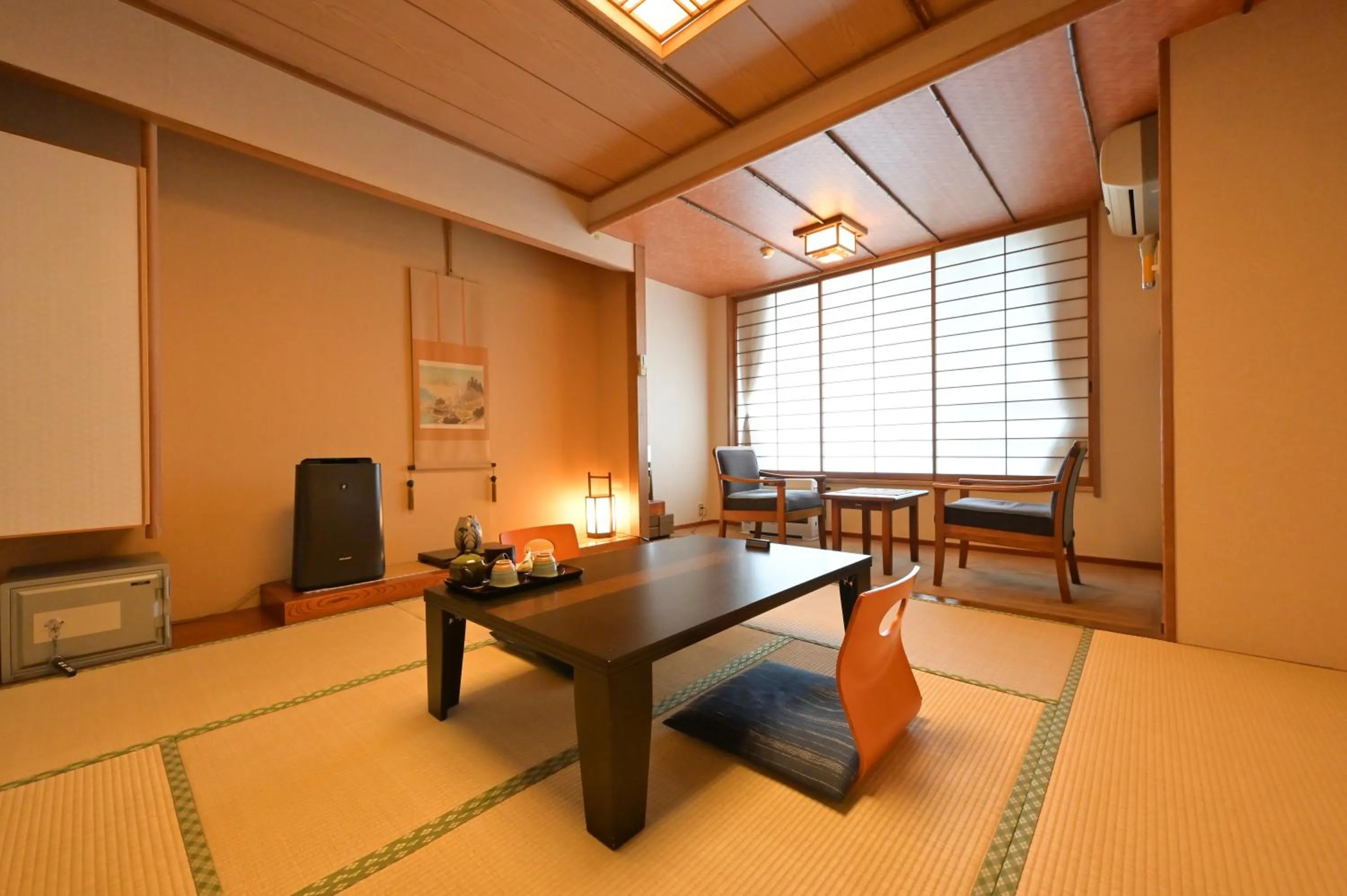 Japanese-Style Room with Shared Bathroom in Ryokan Tamura