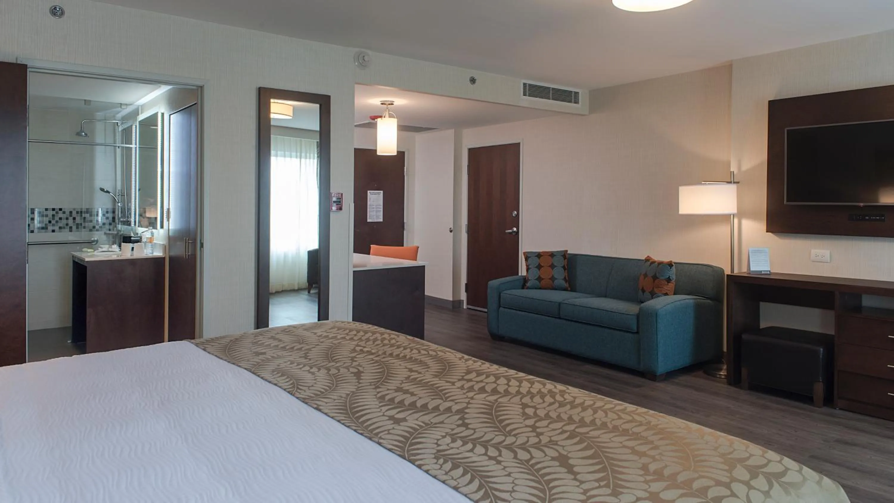 Studio Queen Suite - Disability Access in Staybridge Suites Puebla by IHG