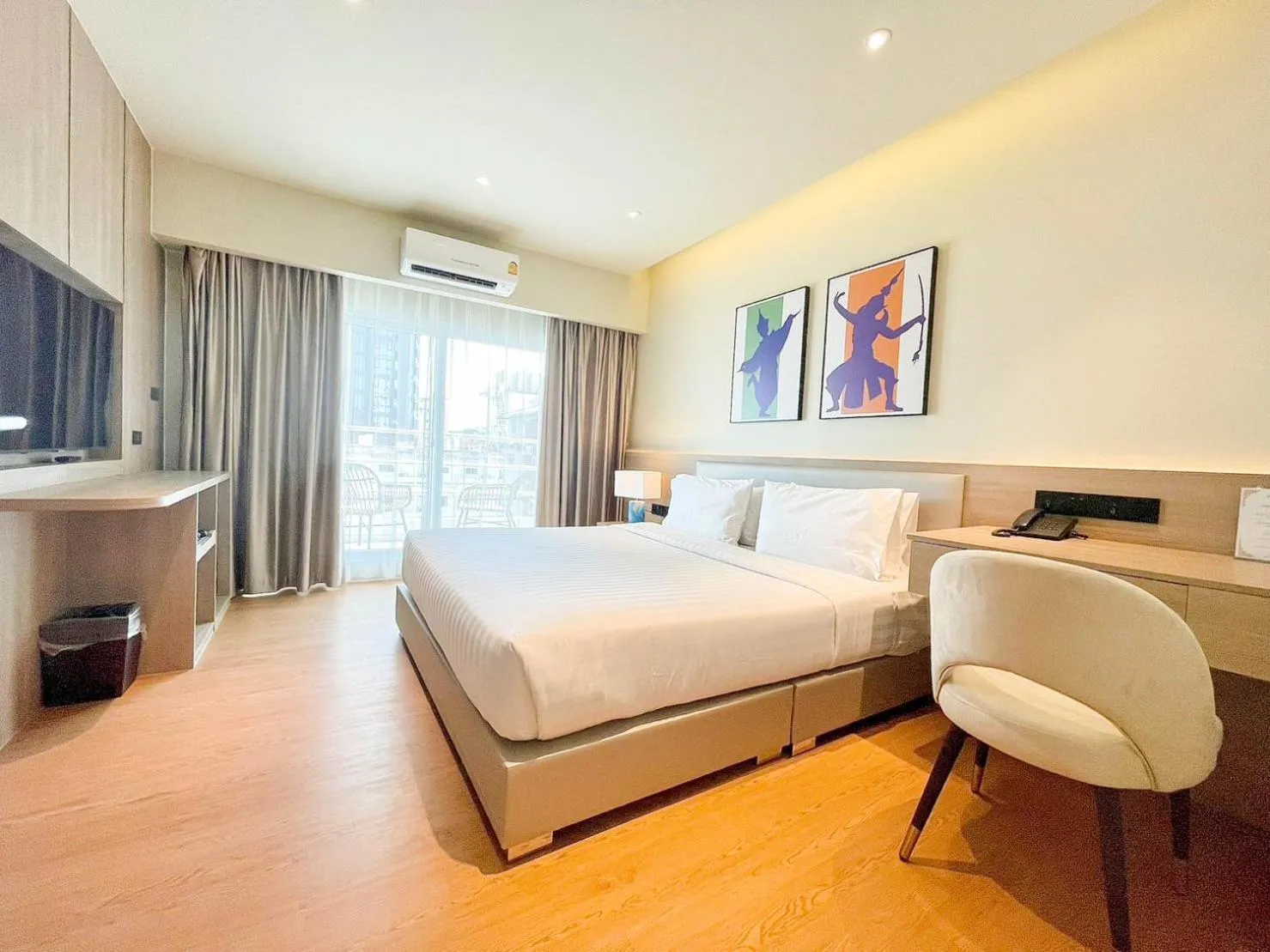 Deluxe Double or Twin Room with Balcony in The One Bay Breeze