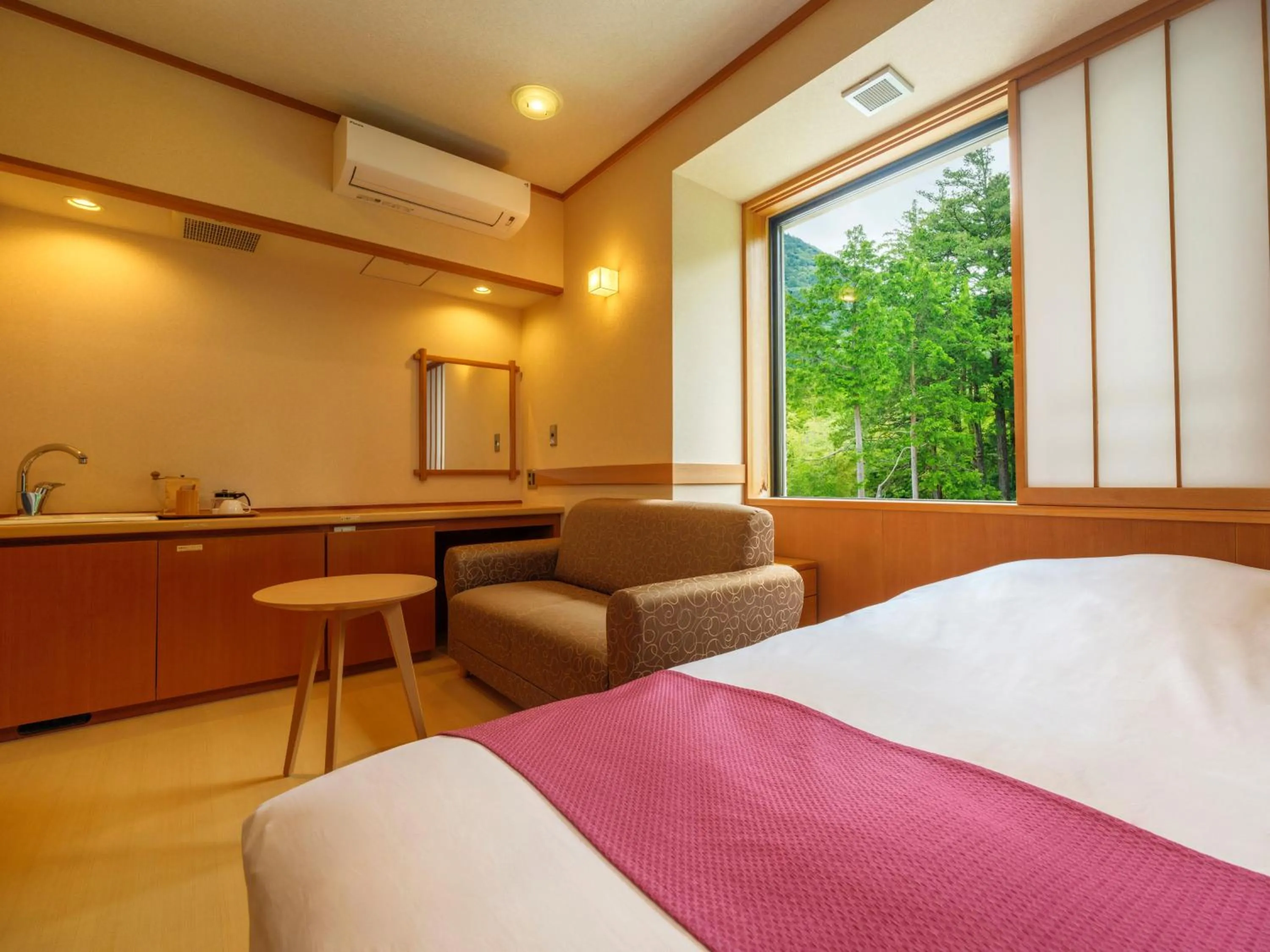 Western Style Small-Double Room 18 square yards - single occupancy - Non-Smoking in Mizunoto Reopening on April 1, 2025