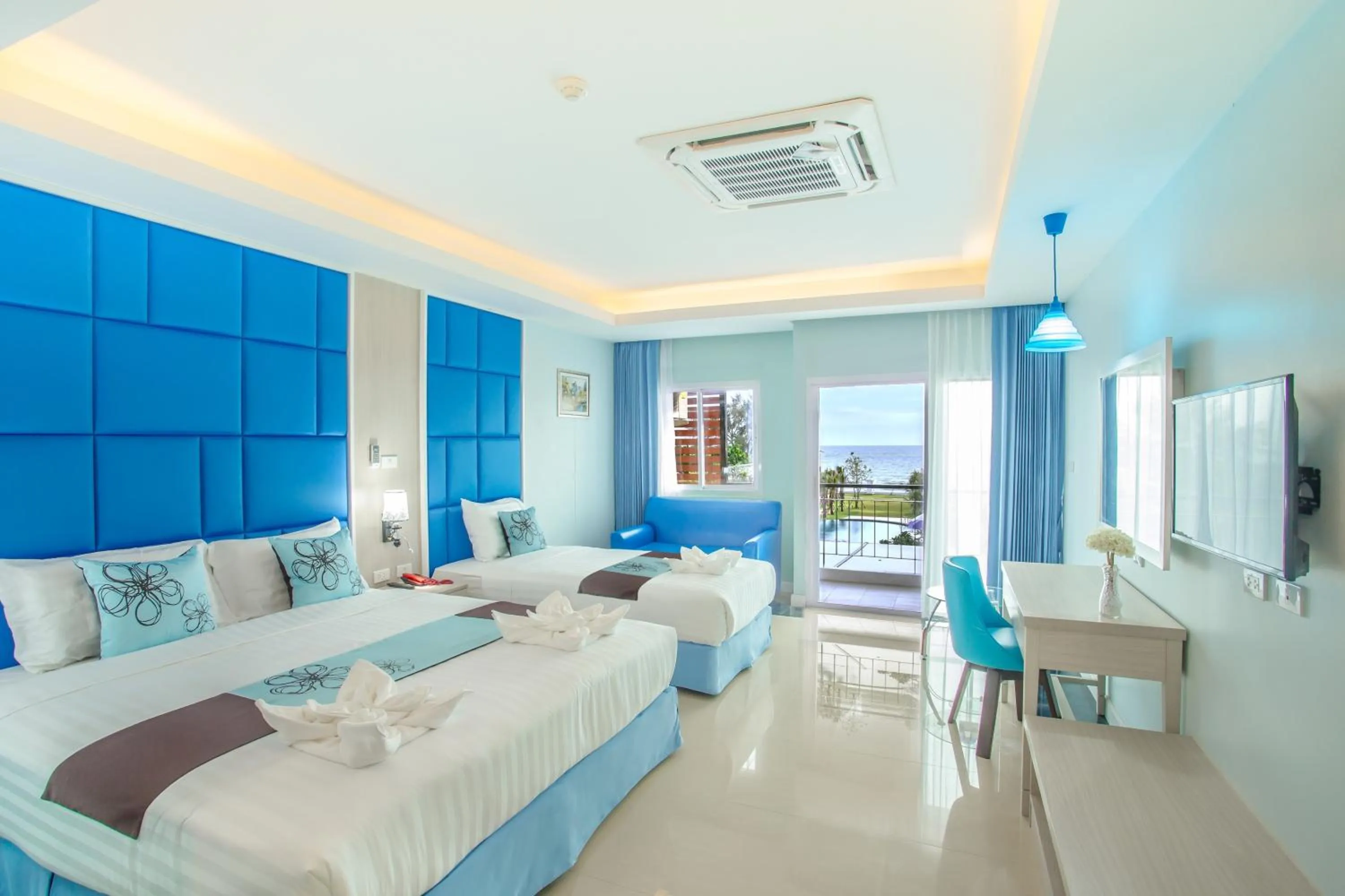 Deluxe Triple Room with Sea View in Saint Tropez Beach Hotel