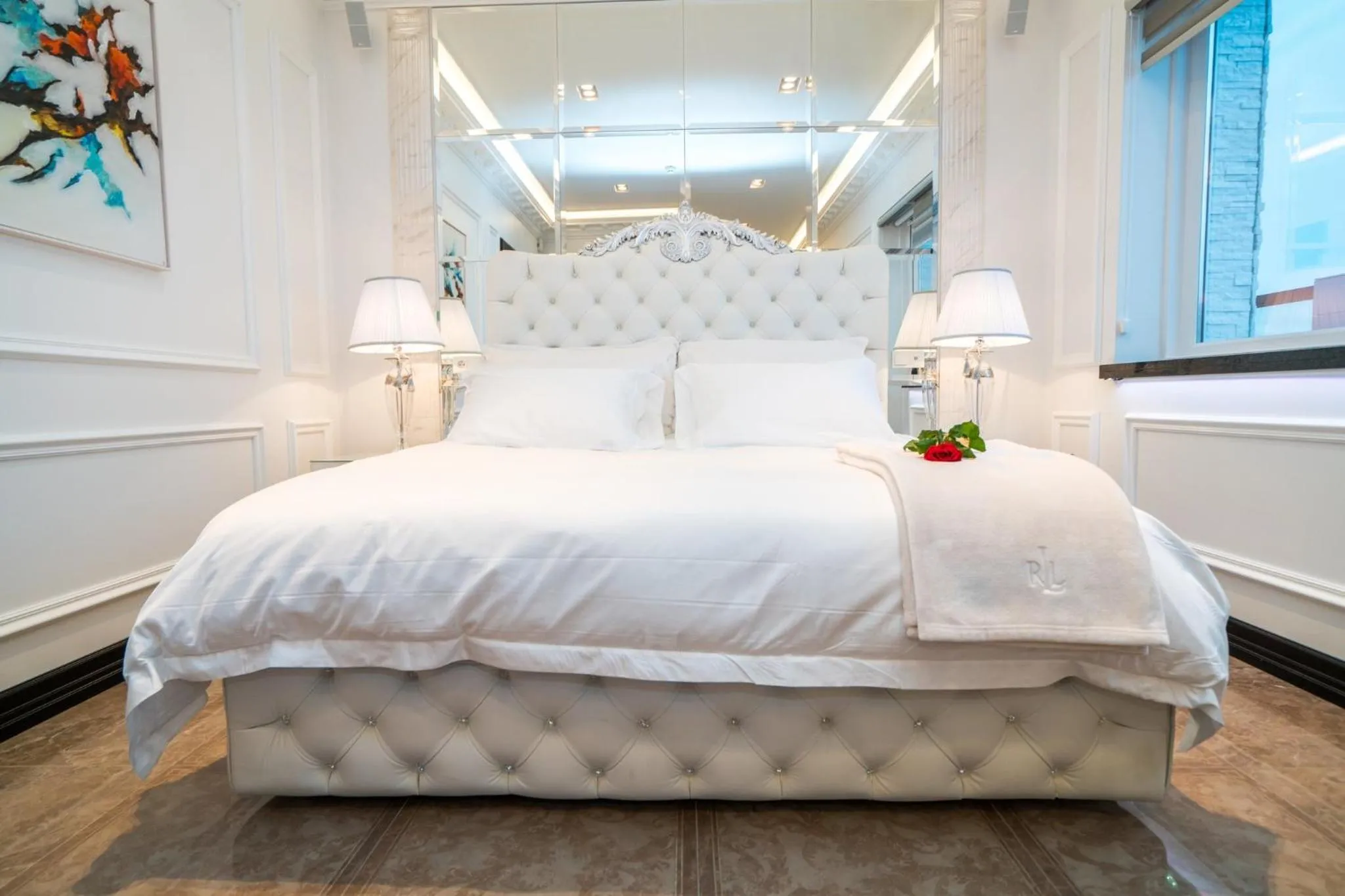 Junior Suite with Balcony in Diamond Suites by Reykjavik Keflavik Airport