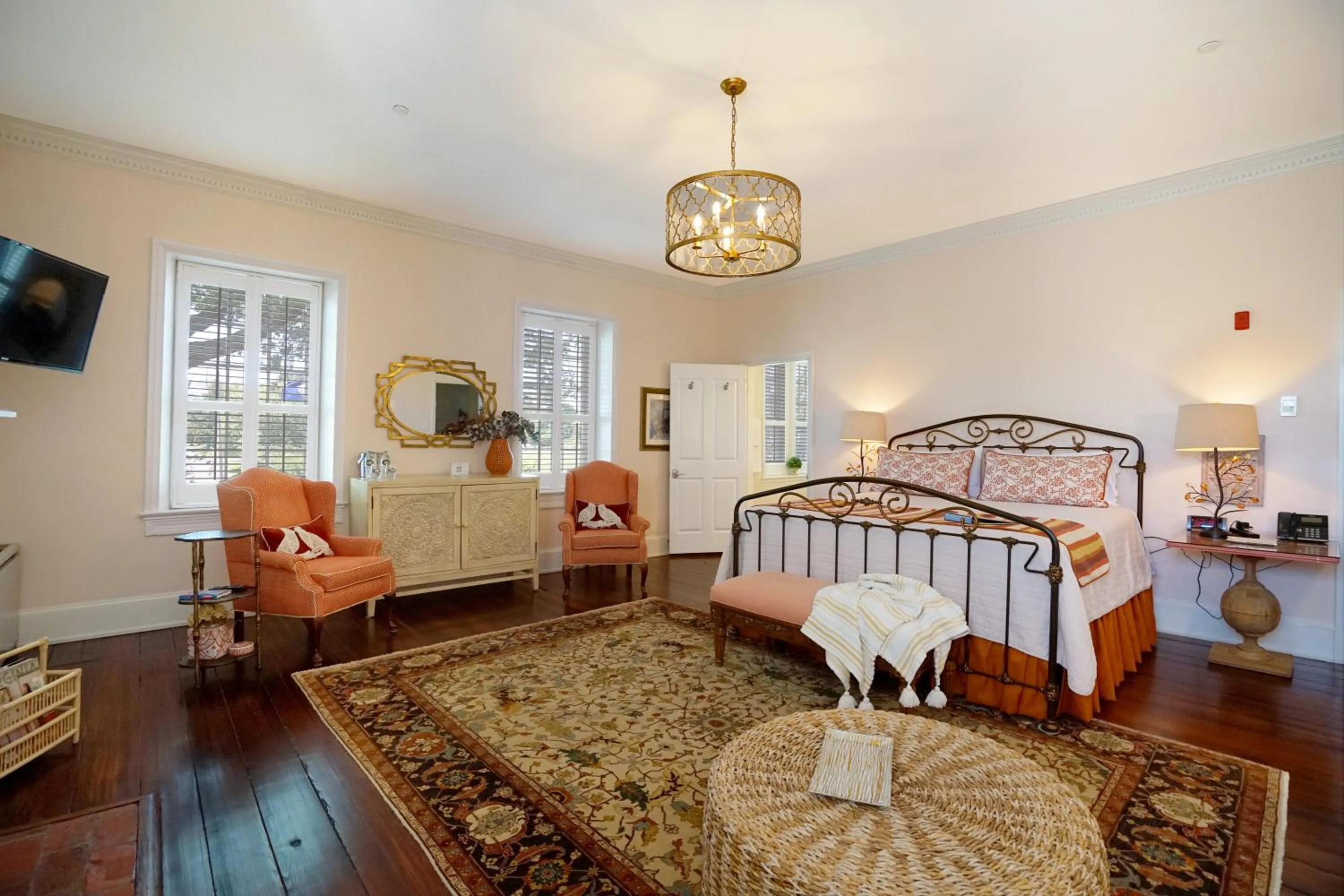 King Studio with Sofa Bed - single occupancy in Inn at Evergreen