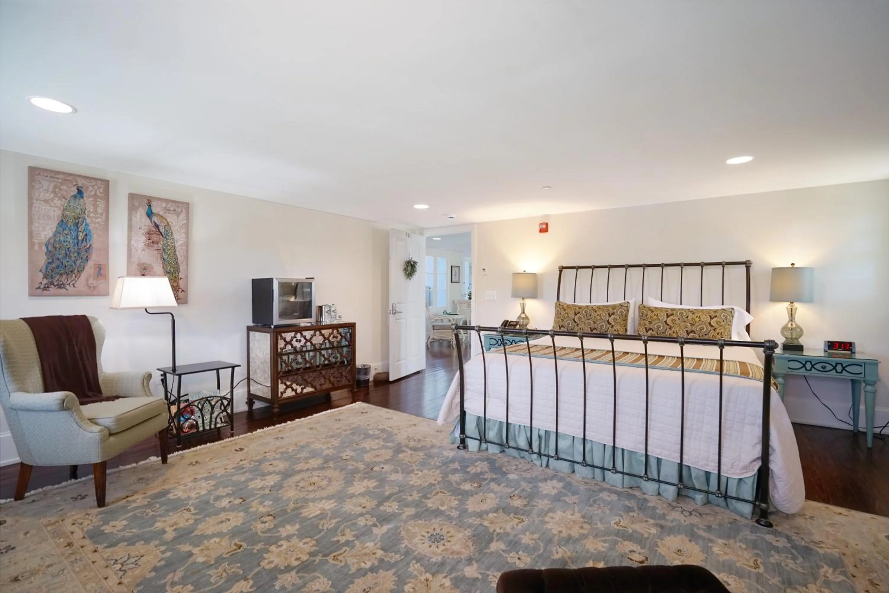 King Room - Disability Access in Inn at Evergreen